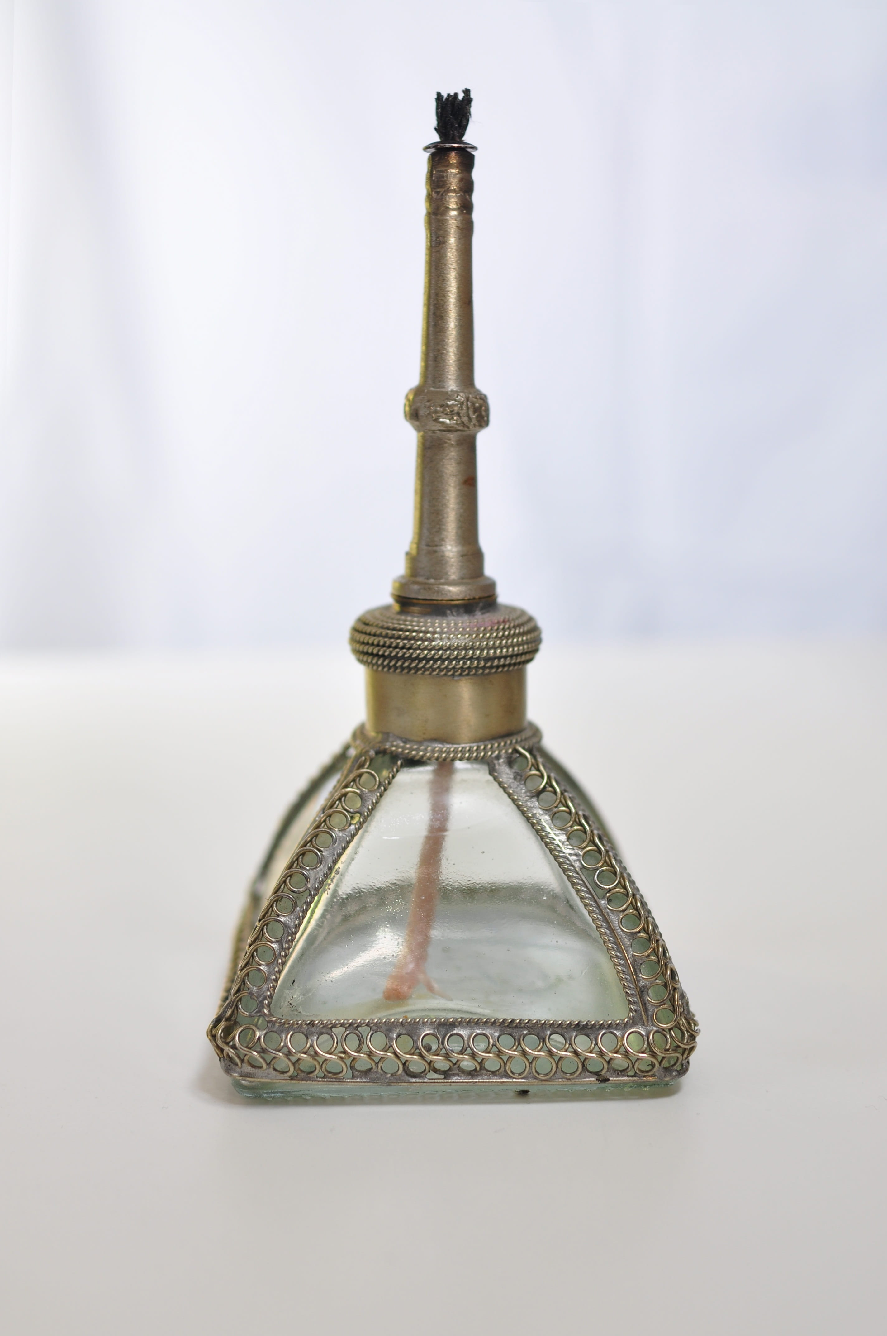 light, oil, lantern, old, art and craft, religion, lamp, wall - building feature, collection, metal, vintage, bell, still life, kerosene, classic, design, Phone HD Wallpaper