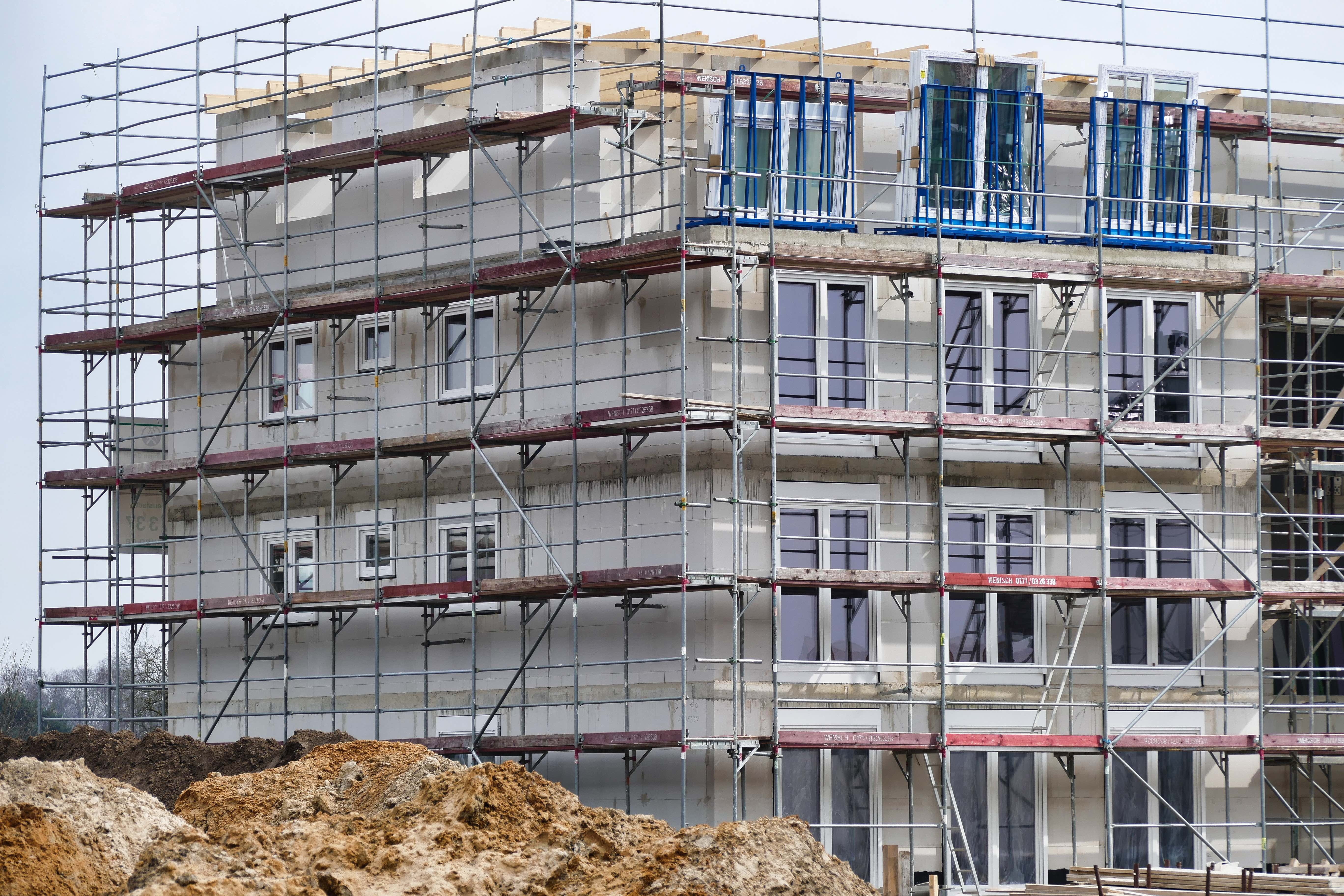 glass - material, scaffolding, construction work, construction craft, 5K, reflection, window, apartment, iron rods, site, city, work, construction site, HD Wallpaper