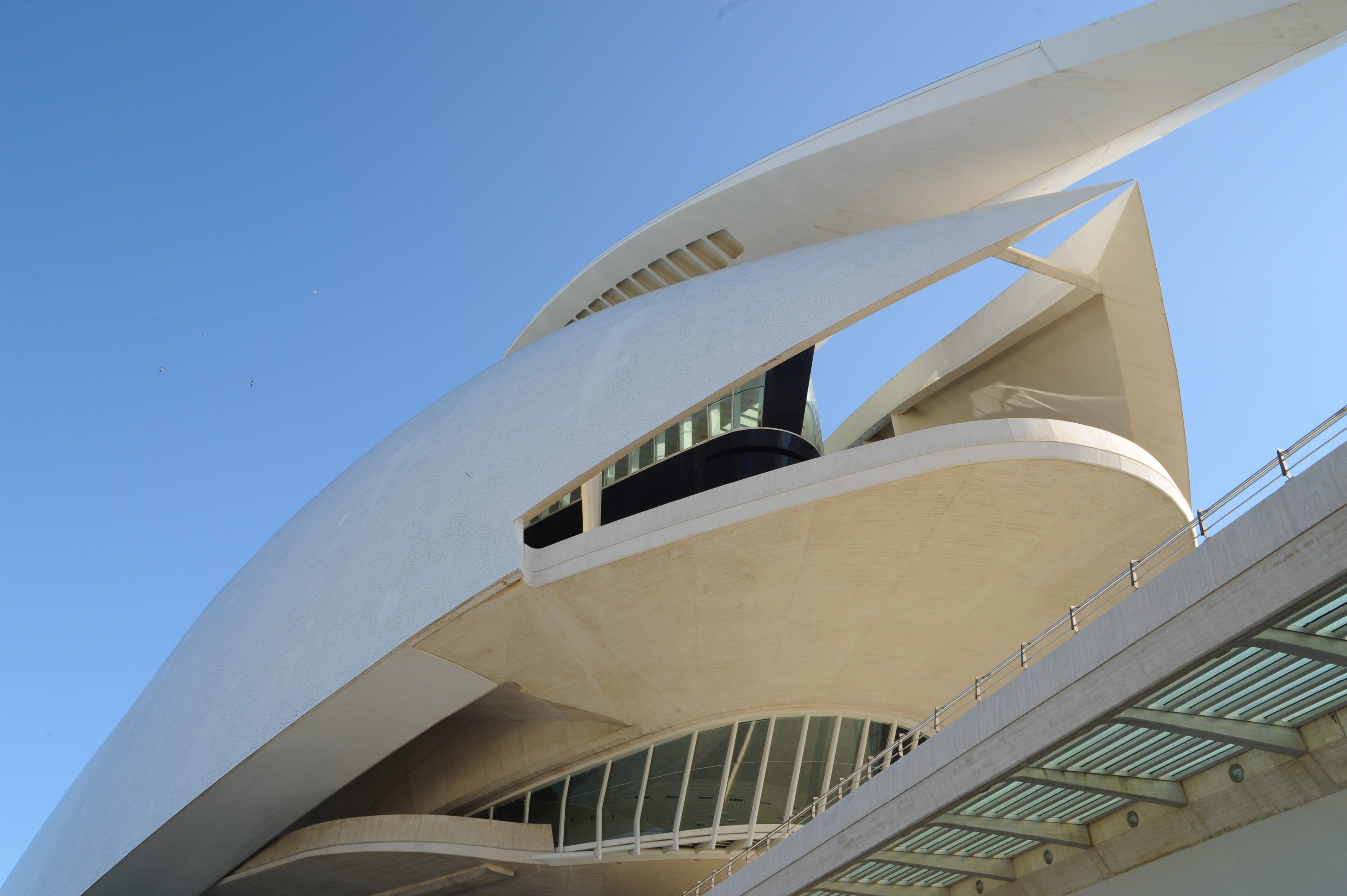 white, daylight, futuristic, low angle shot, sky, architecture, blue, glass, low, white color, modern, downtown, built structure, sunlight, nature, travel destinations, HD Wallpaper