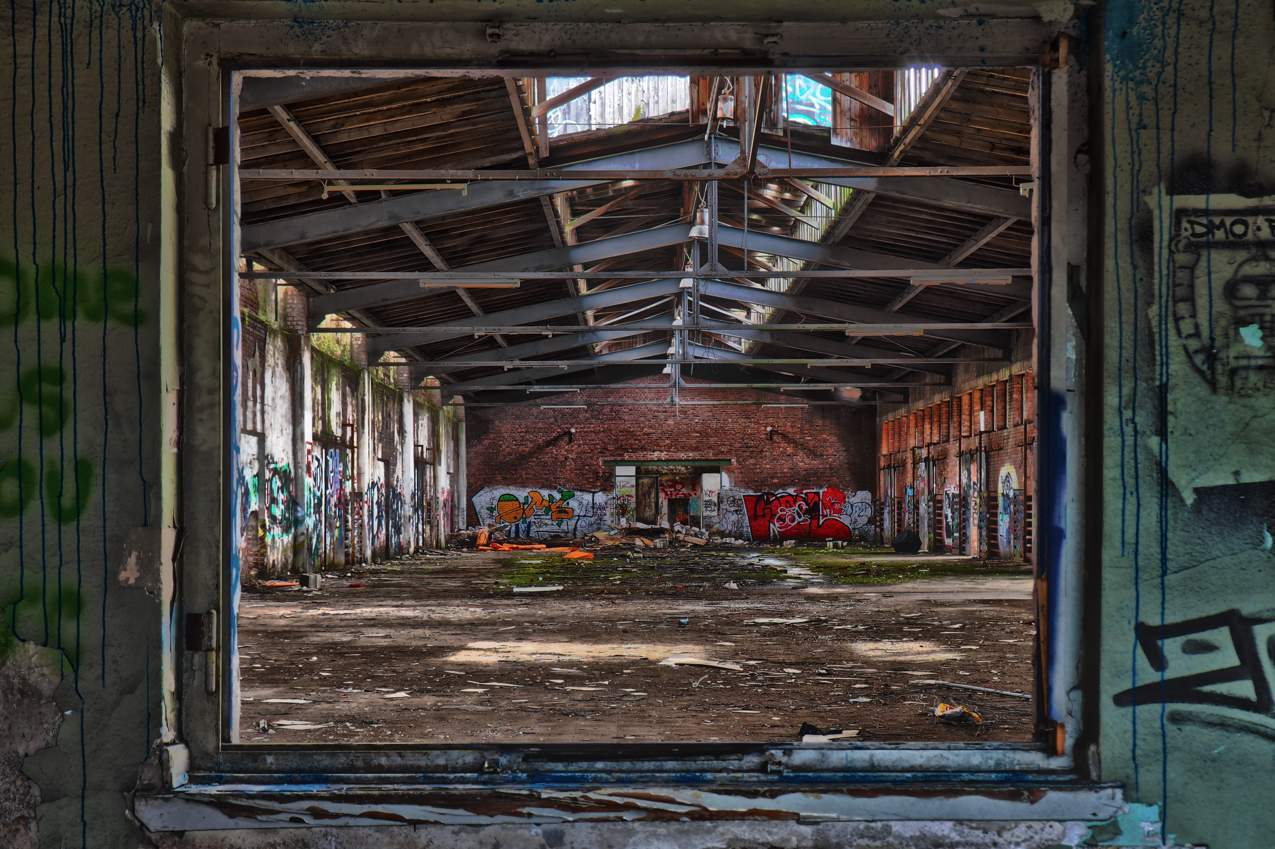 messy, deterioration, obsolete, gloomy, broken, break up, day, transience, window, abandoned place, ceiling, roof, indoors, old factory, warehouse, leave, HD Wallpaper