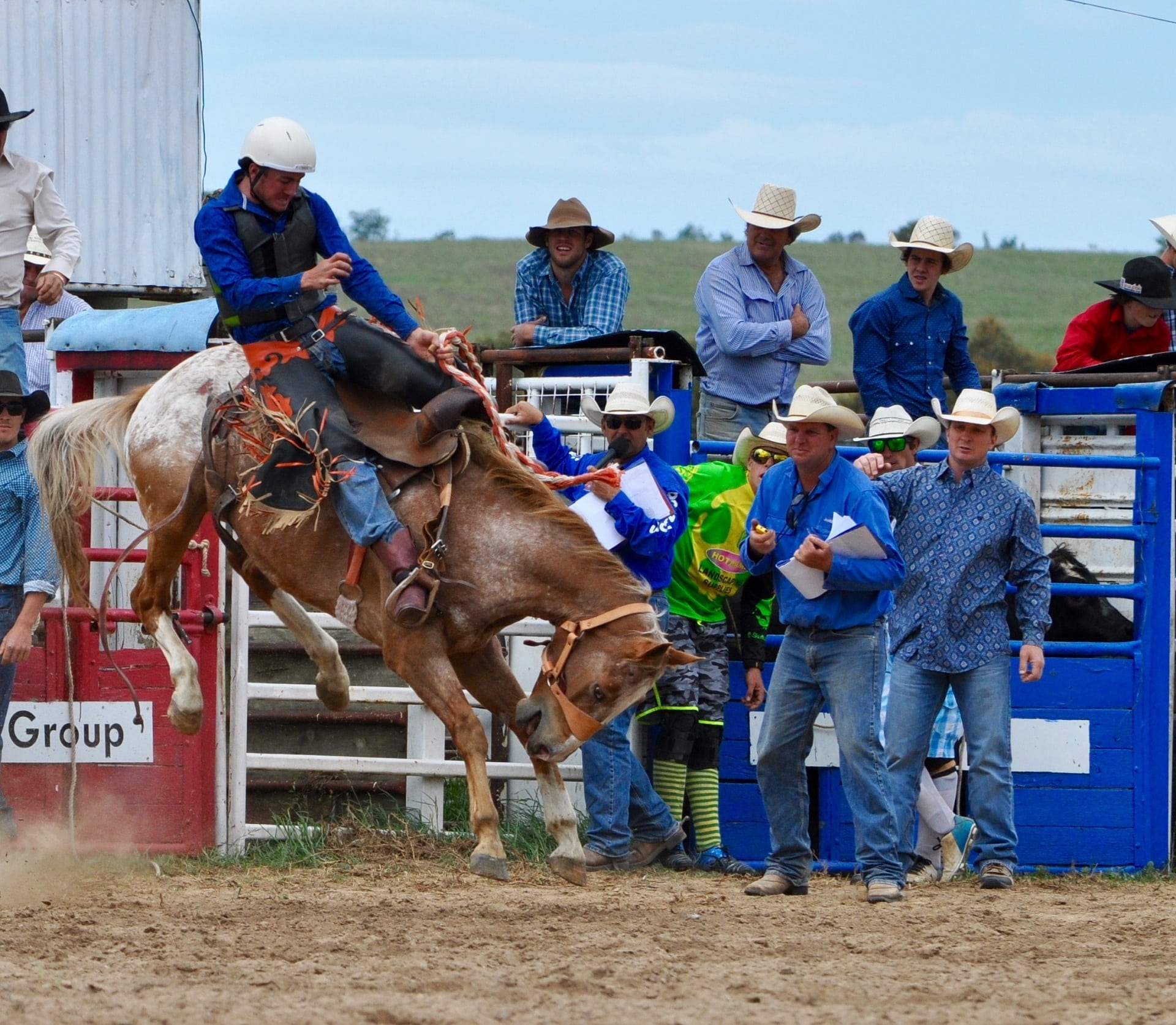 1080P, mammal, bucking, competition, group of animals, horse, cowboy, real people, hat, watching, domestic, pets, mature men, animal wildlife, cowboys, HD Wallpaper