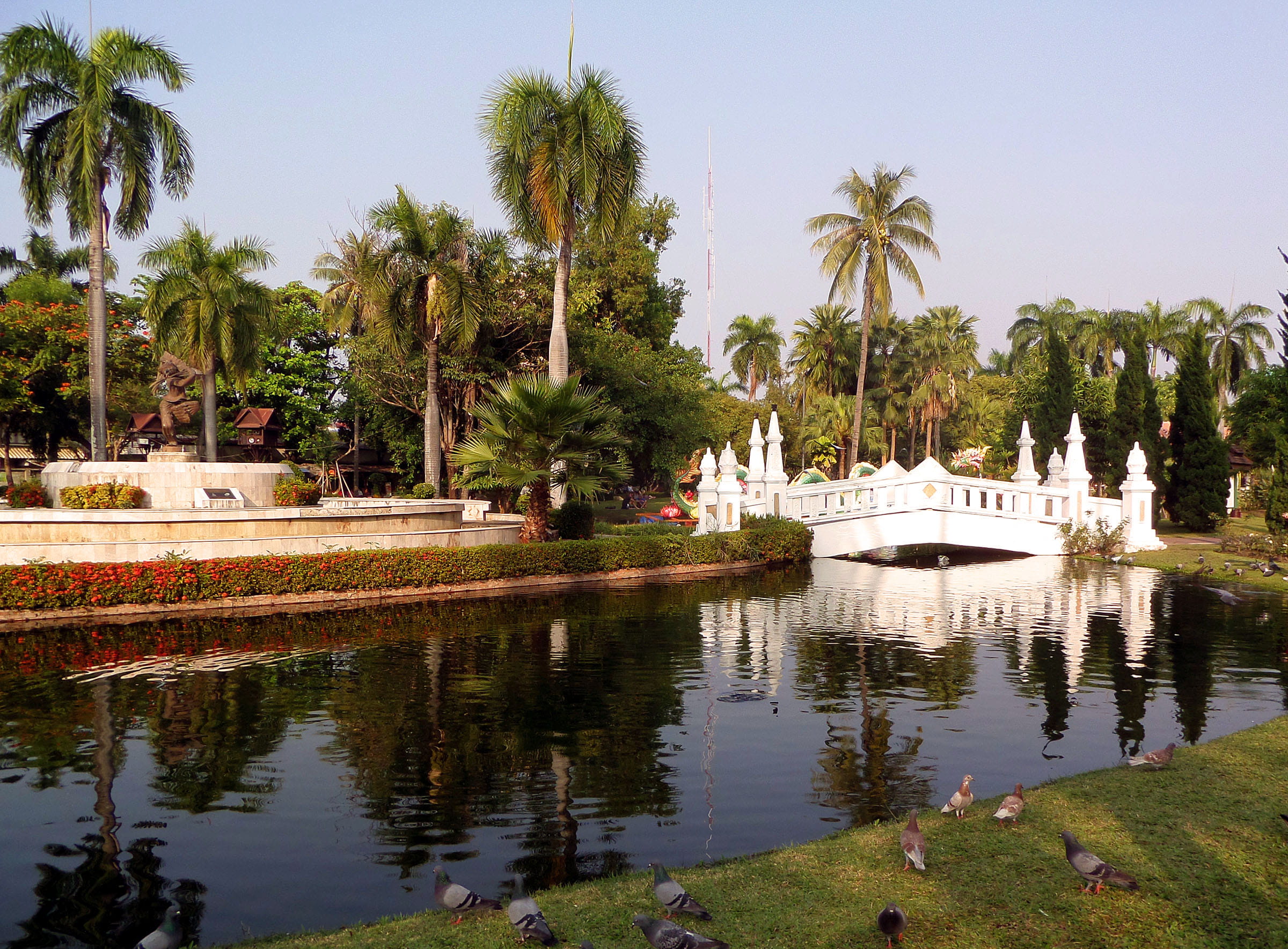lake, outdoors, chiang, sky, leisure, tree, mai, park, park - man made space, picturesque, pretty, architecture, day, city, palm tree, recreation, public, HD Wallpaper