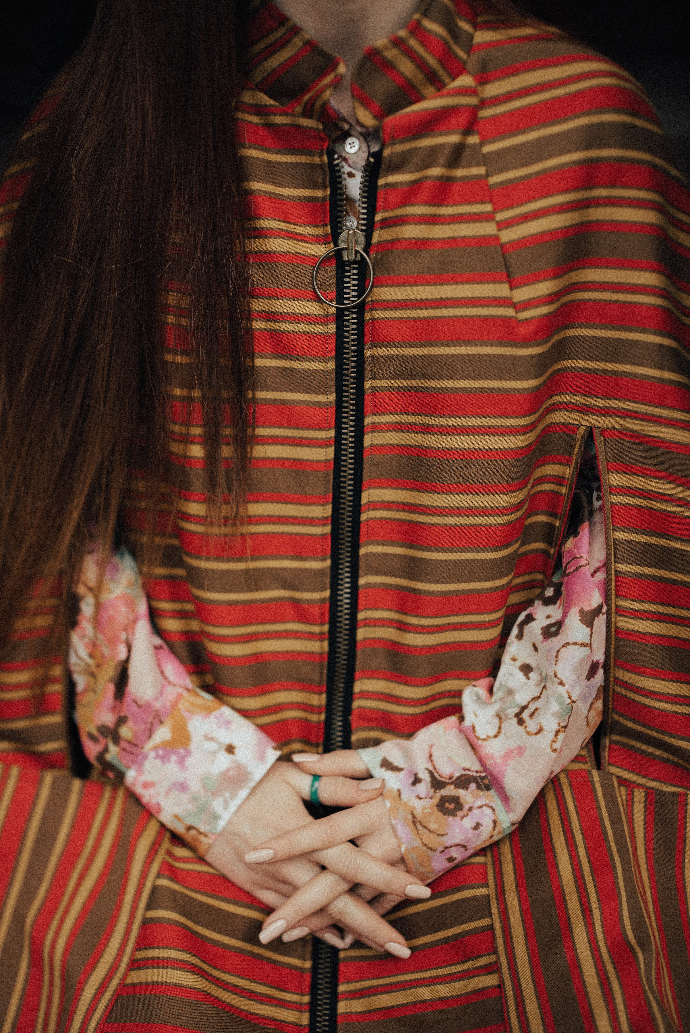 human hand, jacket, leisure activity, fashion, sweets, knife - weapon, sweatshirt, adult, hair slide, midsection, coat, lifestyles, confectionery, tattoo, Phone HD Wallpaper