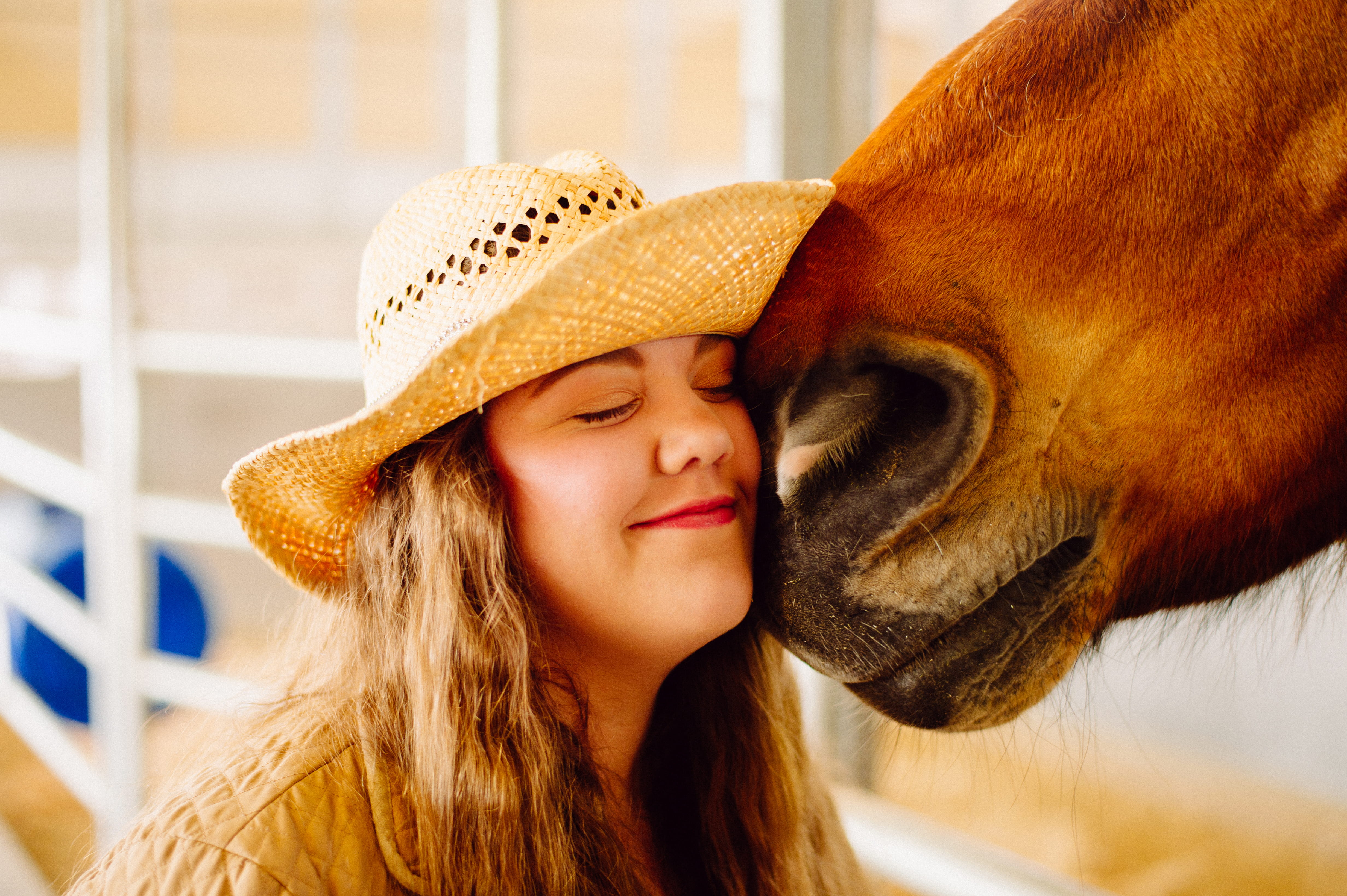 equine, s, real people, sun hat, hat, portrait, woman, apparel, hairstyle, 4K, hair, mammal, young women, leisure activity, one animal, horse, girl, kiss, HD Wallpaper