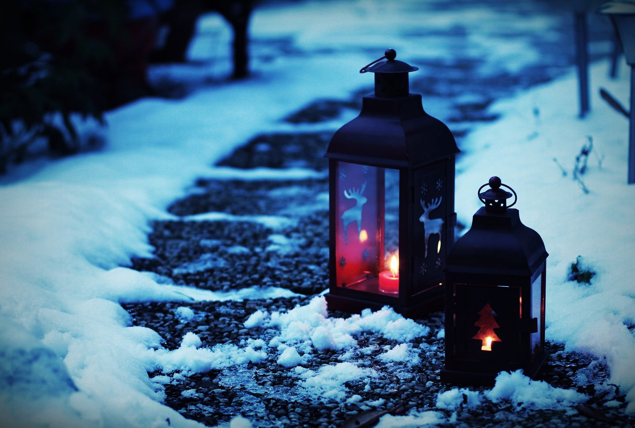 dusk, 1080P, nature, candle, fire, lighting equipment, candles, selective focus, Christmas ornaments, lantern, container, snow, flame, burning, cold temperature, HD Wallpaper