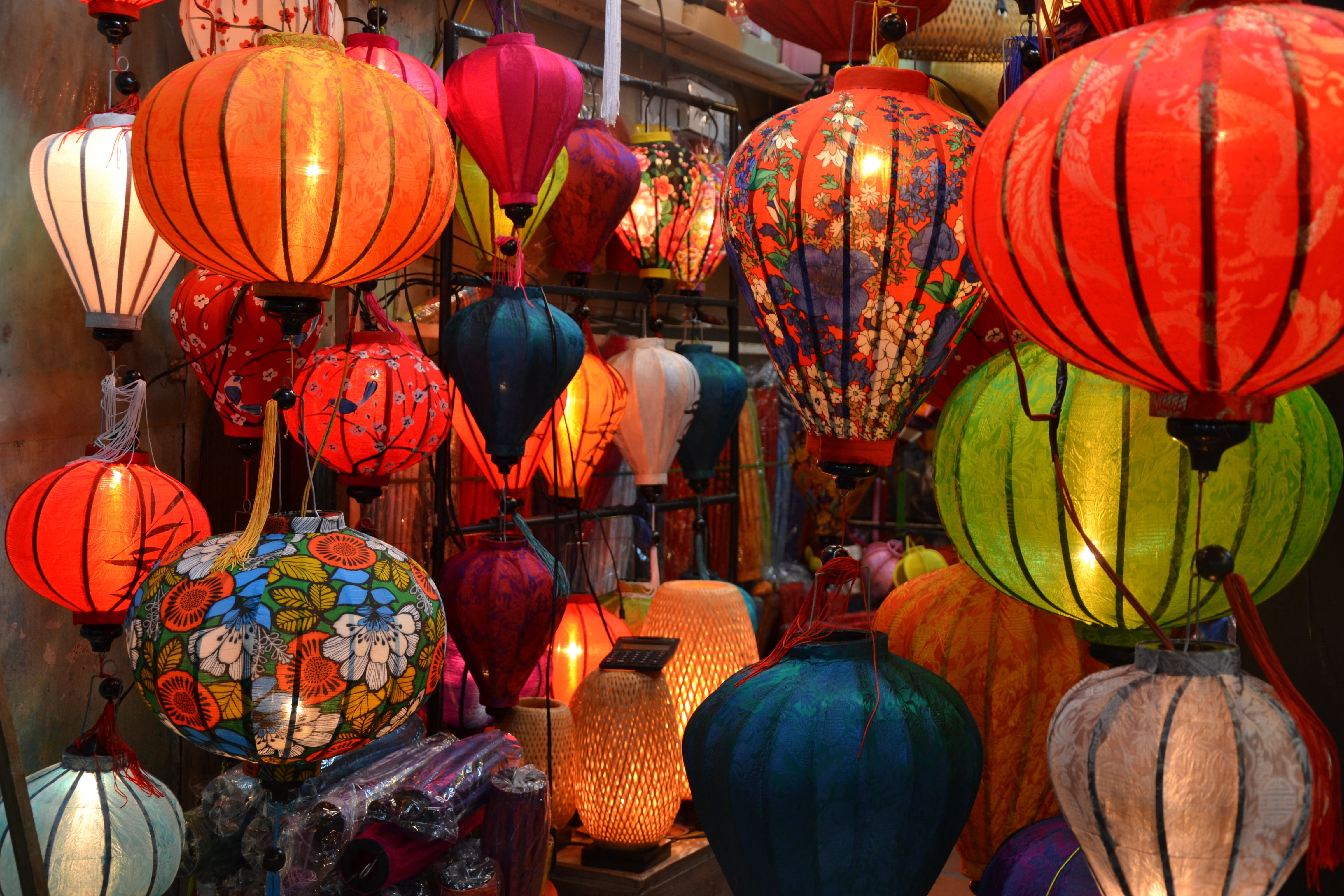 large group of objects, lampion, decoration, for sale, hanging, lamps, creativity, candle, red, craft, choice, retail, retail display, no people, turned, HD Wallpaper