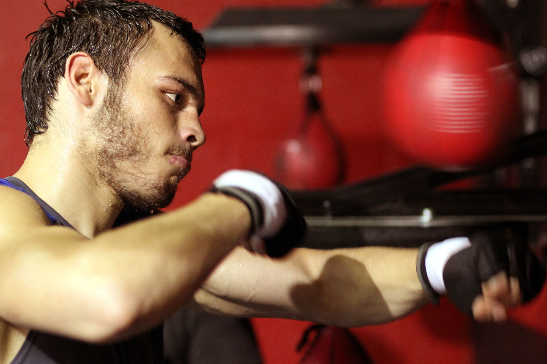 adult, healthy Lifestyle, sport, 720P, adults Only, gloves, muscular Build, lifestyles, relaxation Exercise, copy Space, julio cesar chavez, vitality, HD Wallpaper