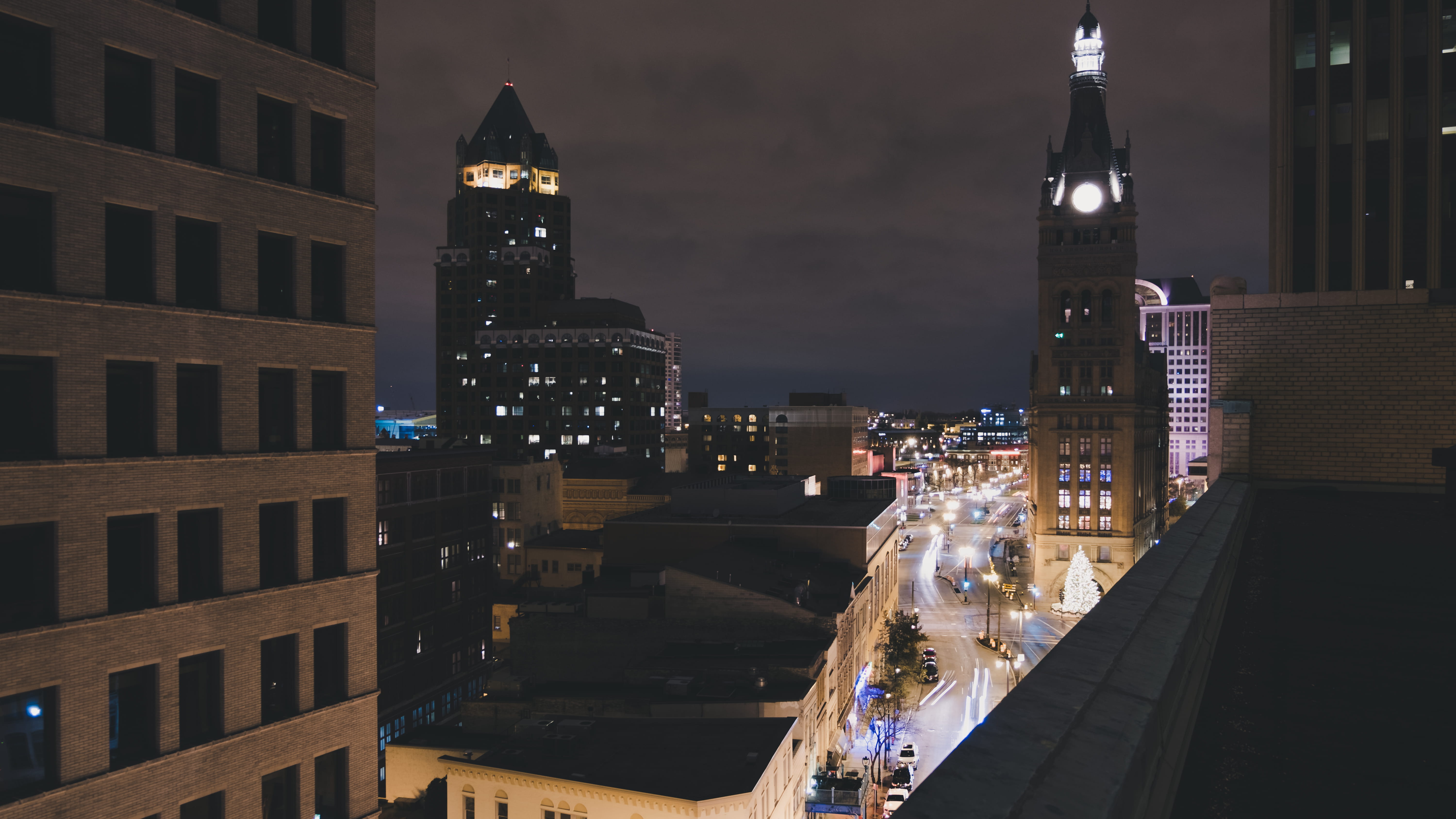 modern, city, view, built structure, tower, street photo, skyscraper, cityscape, clock tower, 5K, milwaukee, building exterior, illuminated, streetphoto, HD Wallpaper