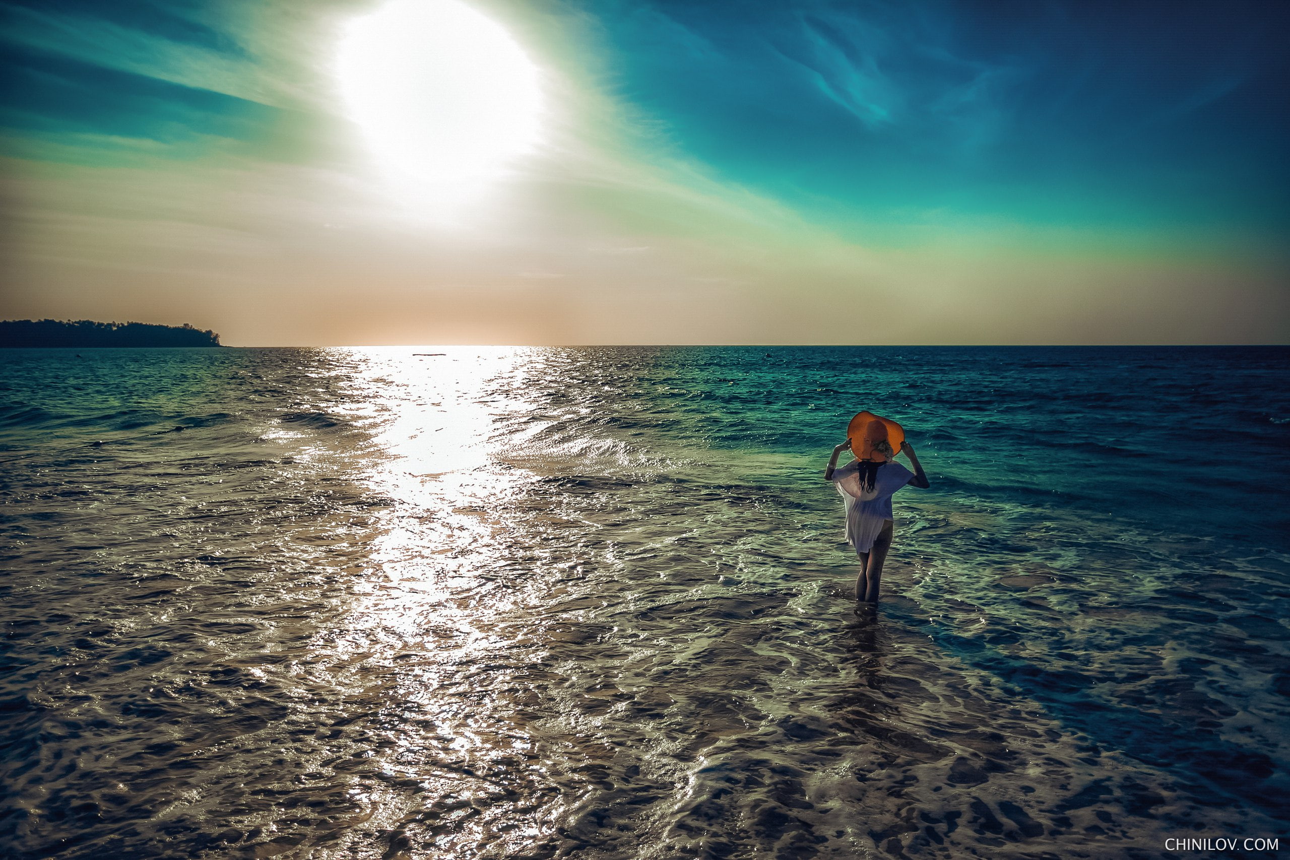 Sun, water, sea, women outdoors, blue, horizon, hat, 2K, Ivan Chinilov, HD Wallpaper