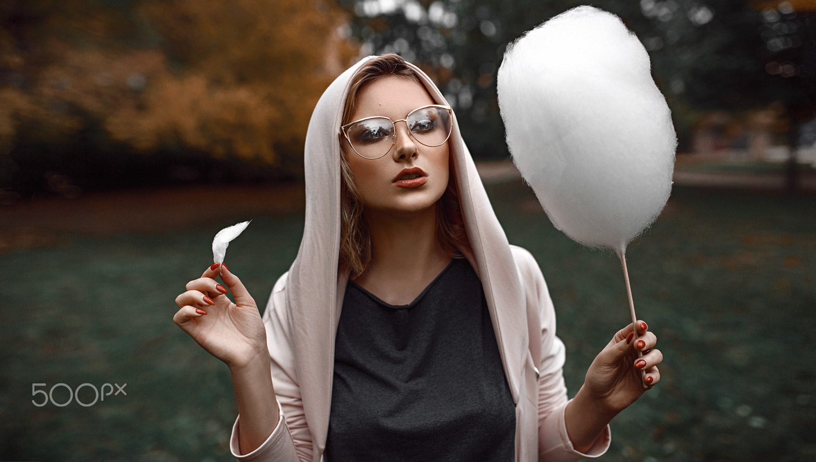 women, 500px, hoods, red nails, depth of field, women with glasses, blonde, women outdoors, Damian Piórko, 720P, watermarked, HD Wallpaper