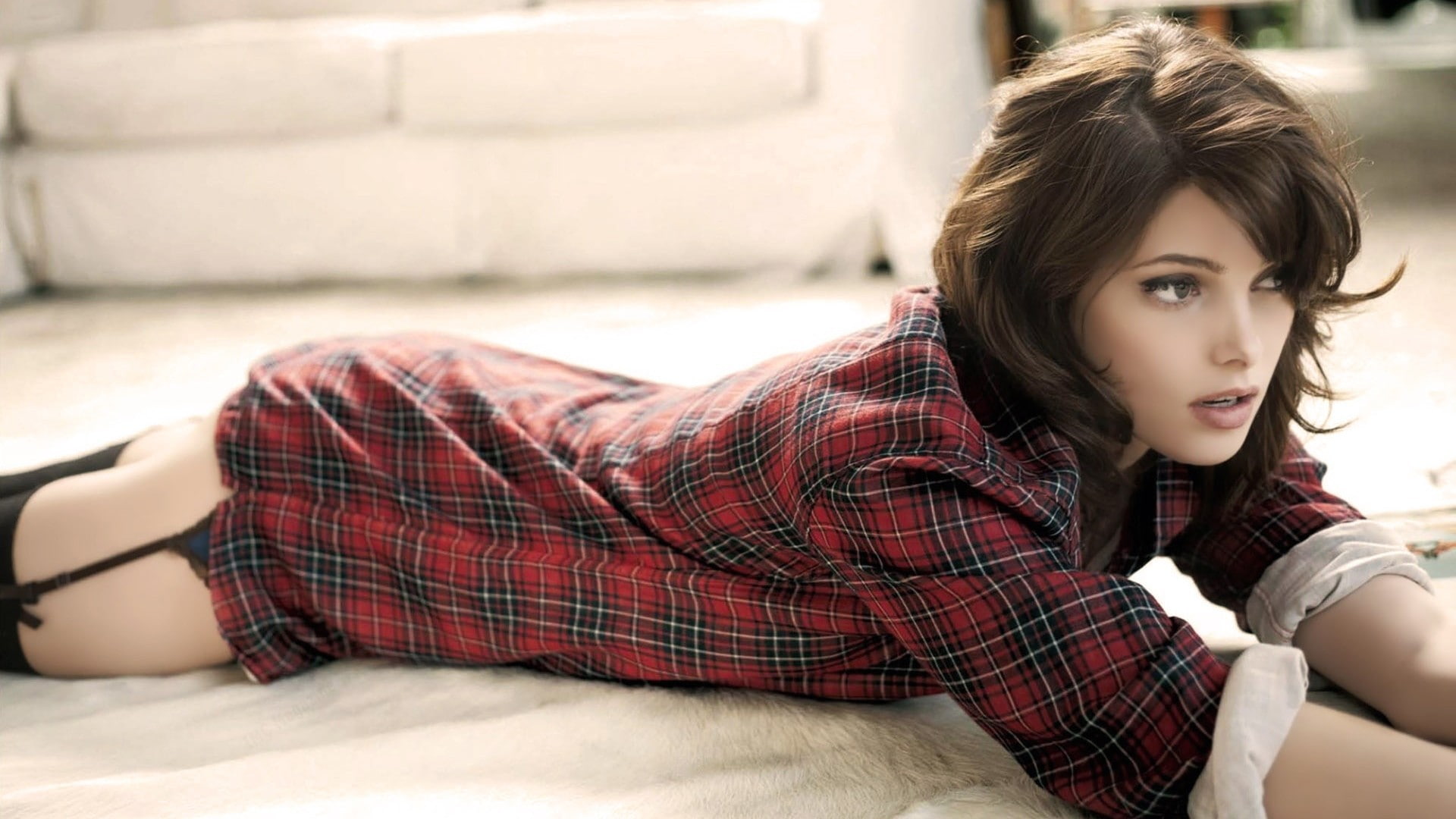 ashley greene, young women, one person, young adult, lying down, girls, relaxation, outdoors, sitting, brown hair, hairstyle, teenager, adult, casual clothing, HD Wallpaper