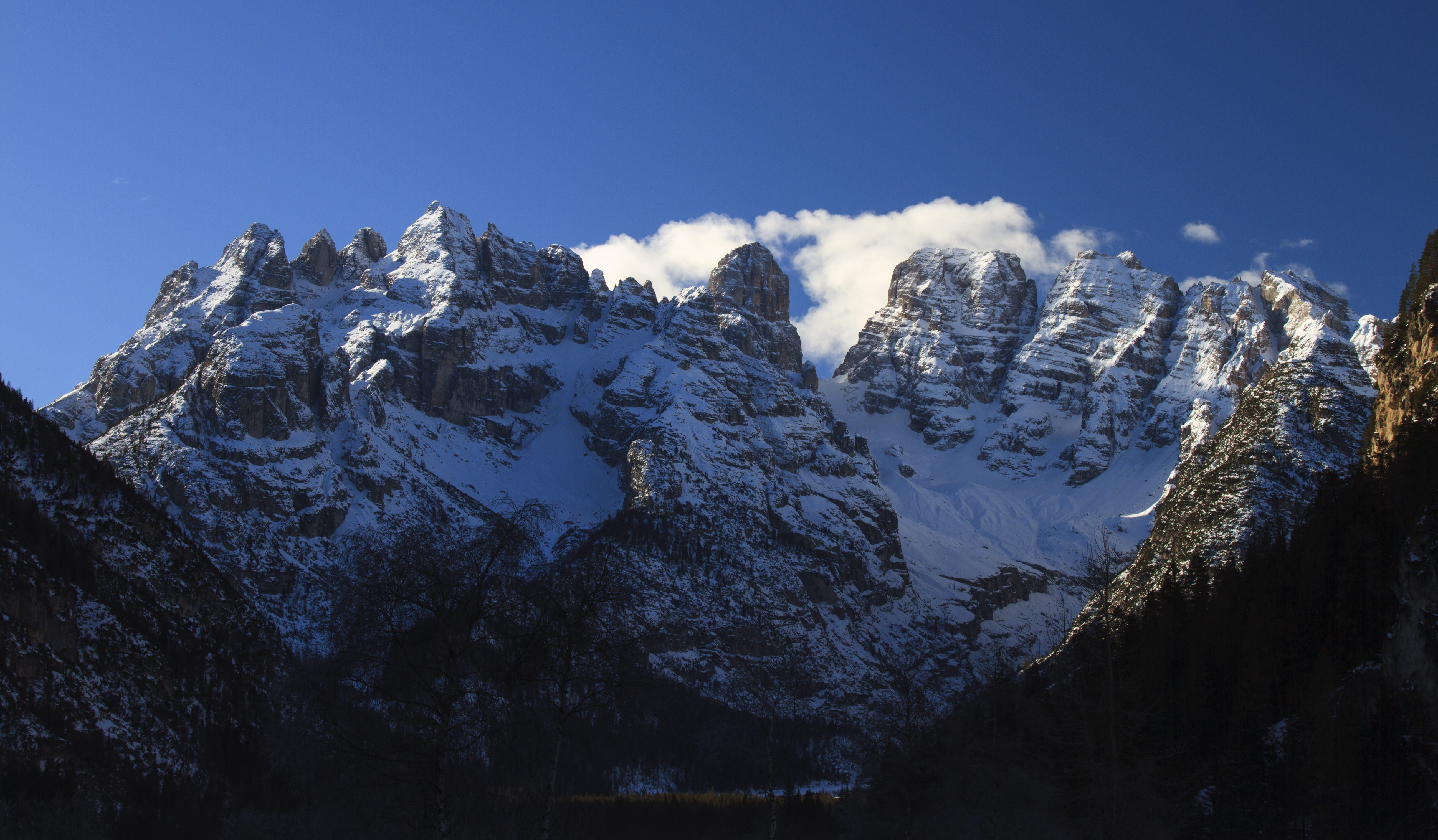 5K, winter, snow, cold temperature, building, mountain, snowcapped mountain, outdoors, mountain range, no people, extreme terrain, tranquility, scenics - nature, HD Wallpaper