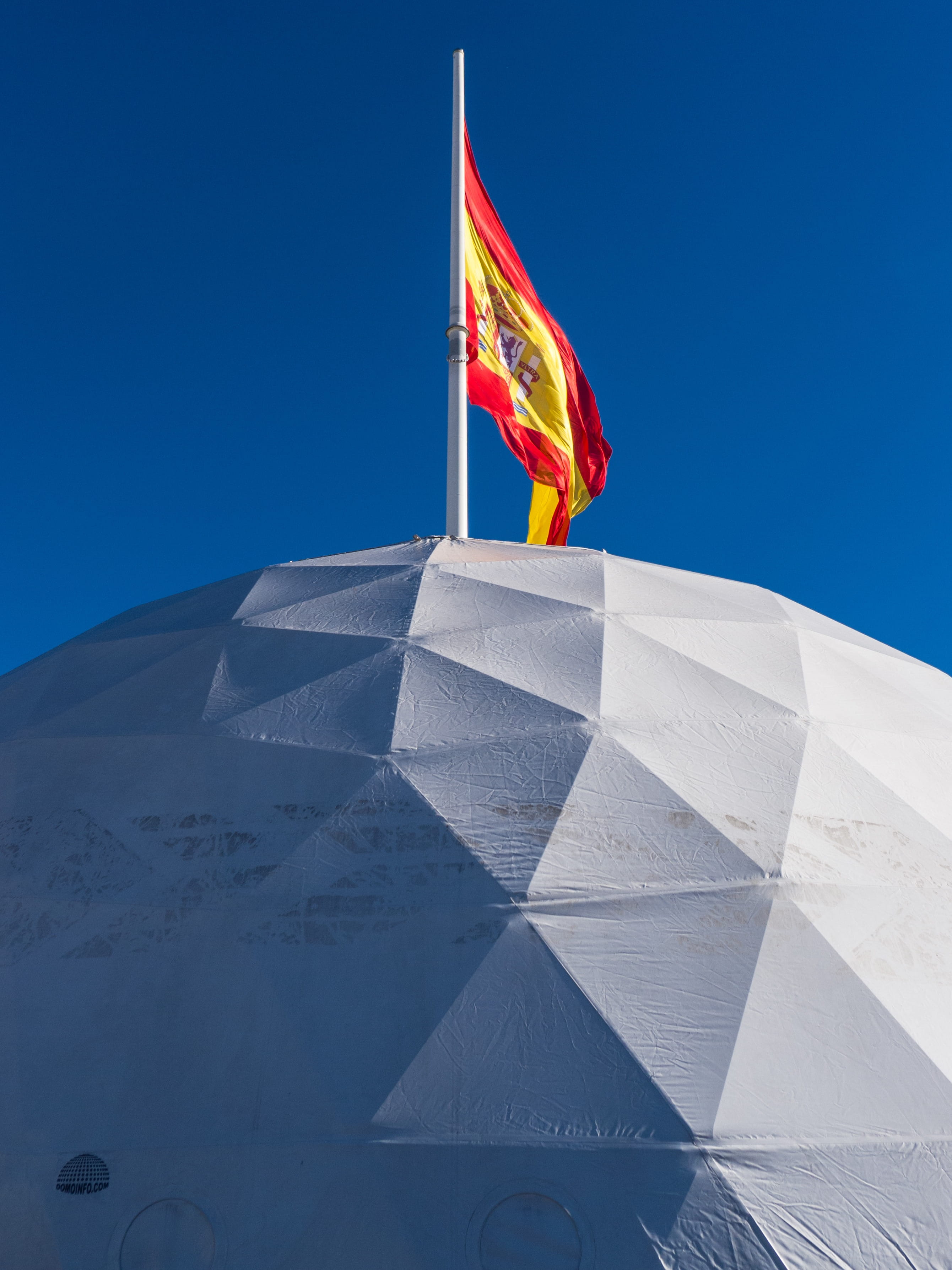 building exterior, sunlight, low angle view, patriotism, nature, no people, city, Spain, copy space, Igloo, sunny, sky, Flag, clear sky, outdoors, 2K, Phone HD Wallpaper