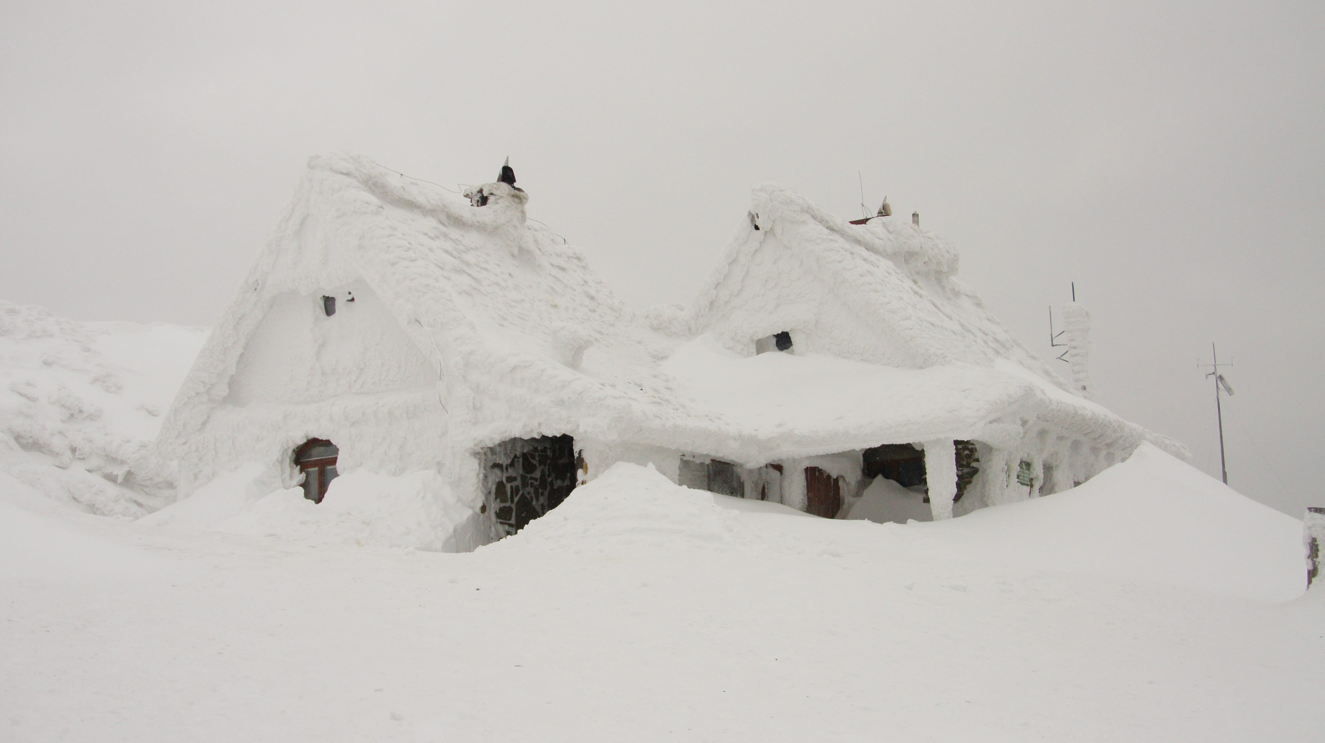 building, sport, tranquil scene, landscape, igloo, winter, cold, house, travel, cabin, tranquility, mountain, 4K, white color, snowed in, environment, HD Wallpaper