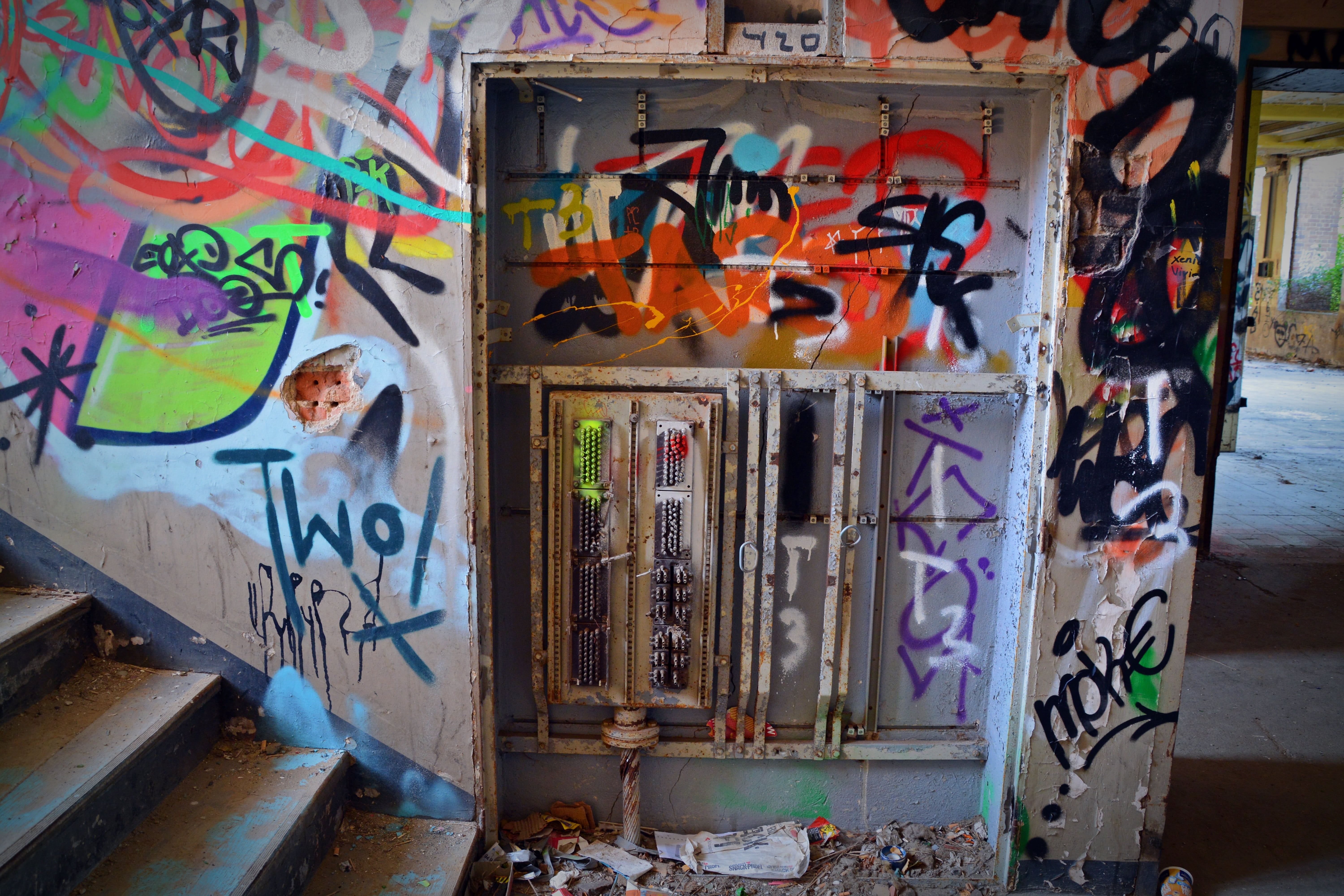 mural, industrial plant, building, graffiti, paint, industry, 5K, text, built structure, pforphoto, street art, day, broken, no people, industrial building, HD Wallpaper