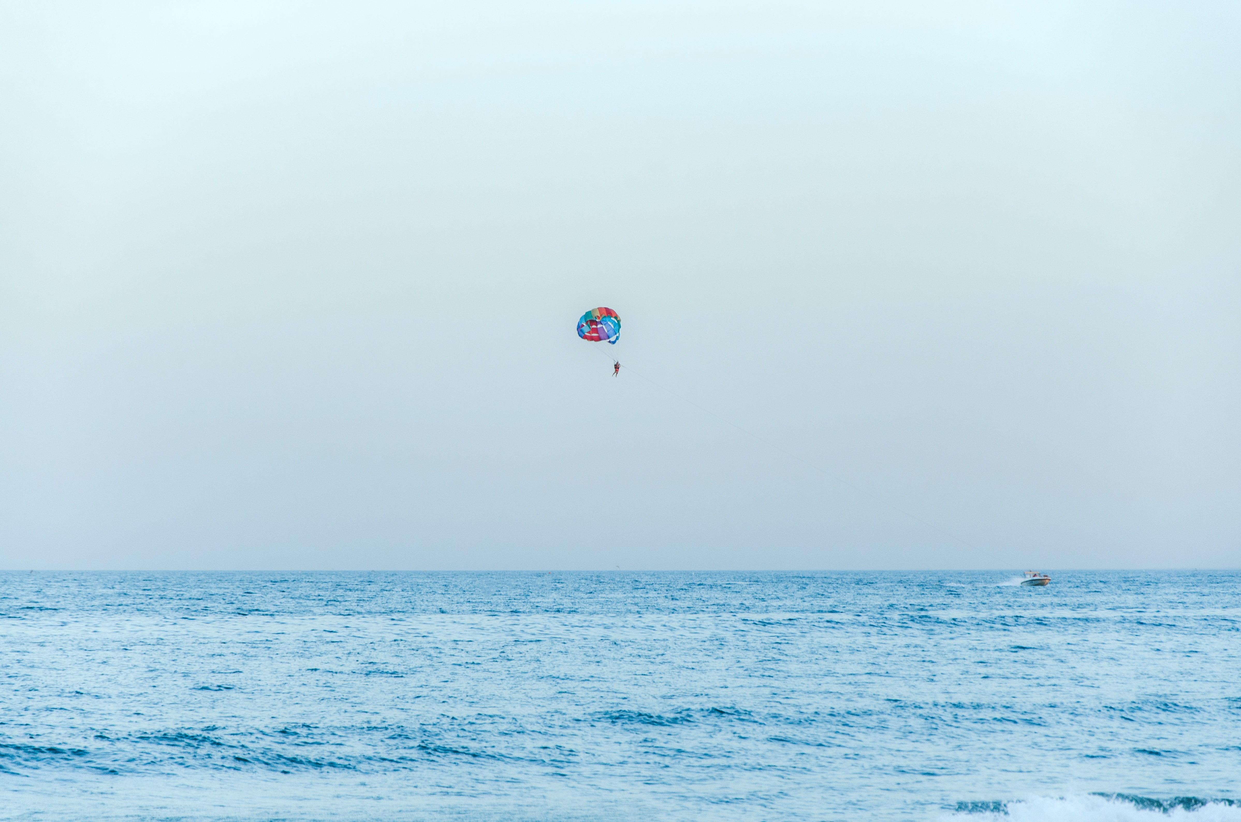 blue, holiday, scenic, parachute, outdoor, trip, shore, vacation, day, adventure, wave, sea, coastline, simple, wet, bay, sand, hawaii, surf, vacations, HD Wallpaper