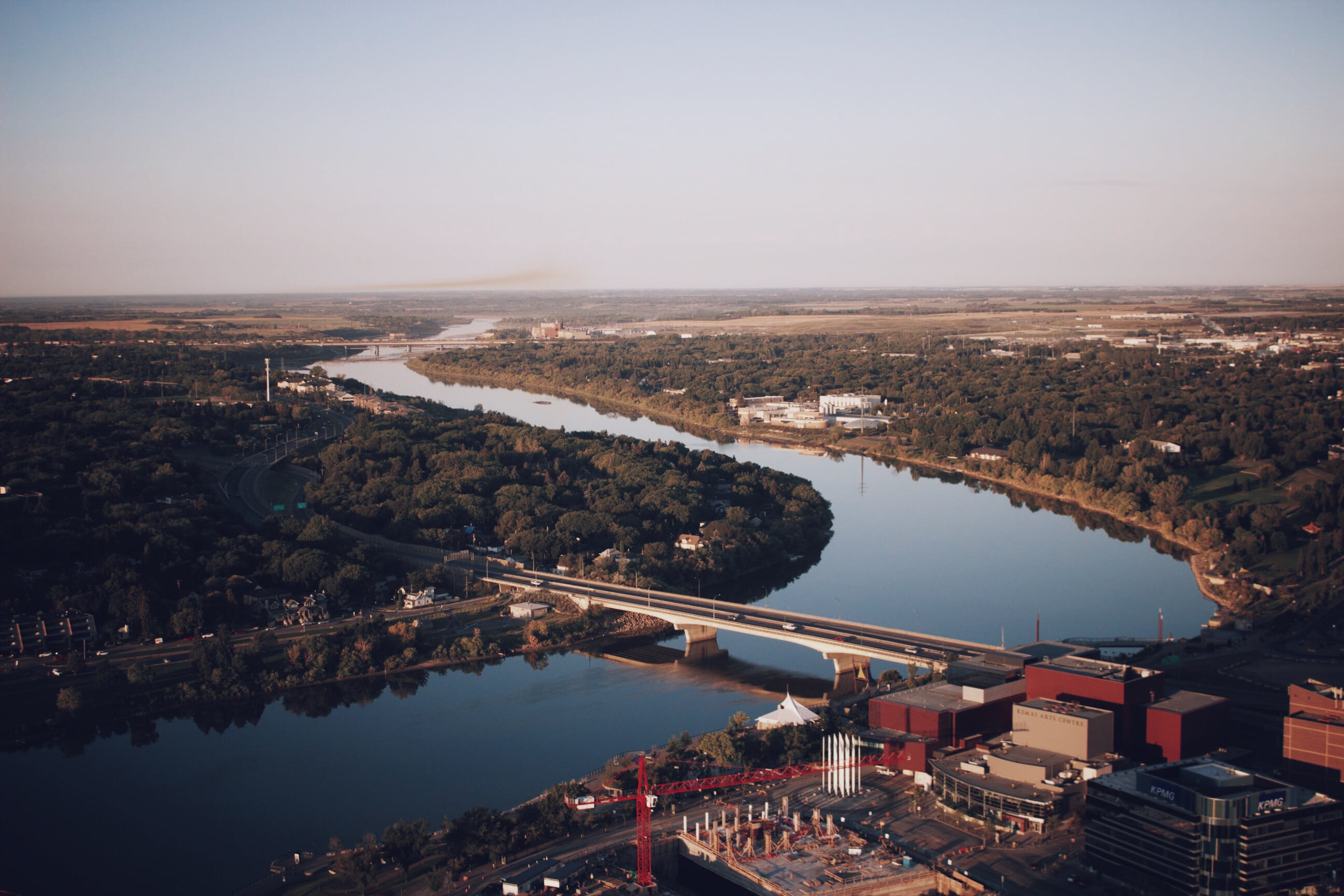 high angle view, aerial view, architecture, cityscape, river, building, no people, day, saskatoon, water, building exterior, built structure, bridge, connection, HD Wallpaper