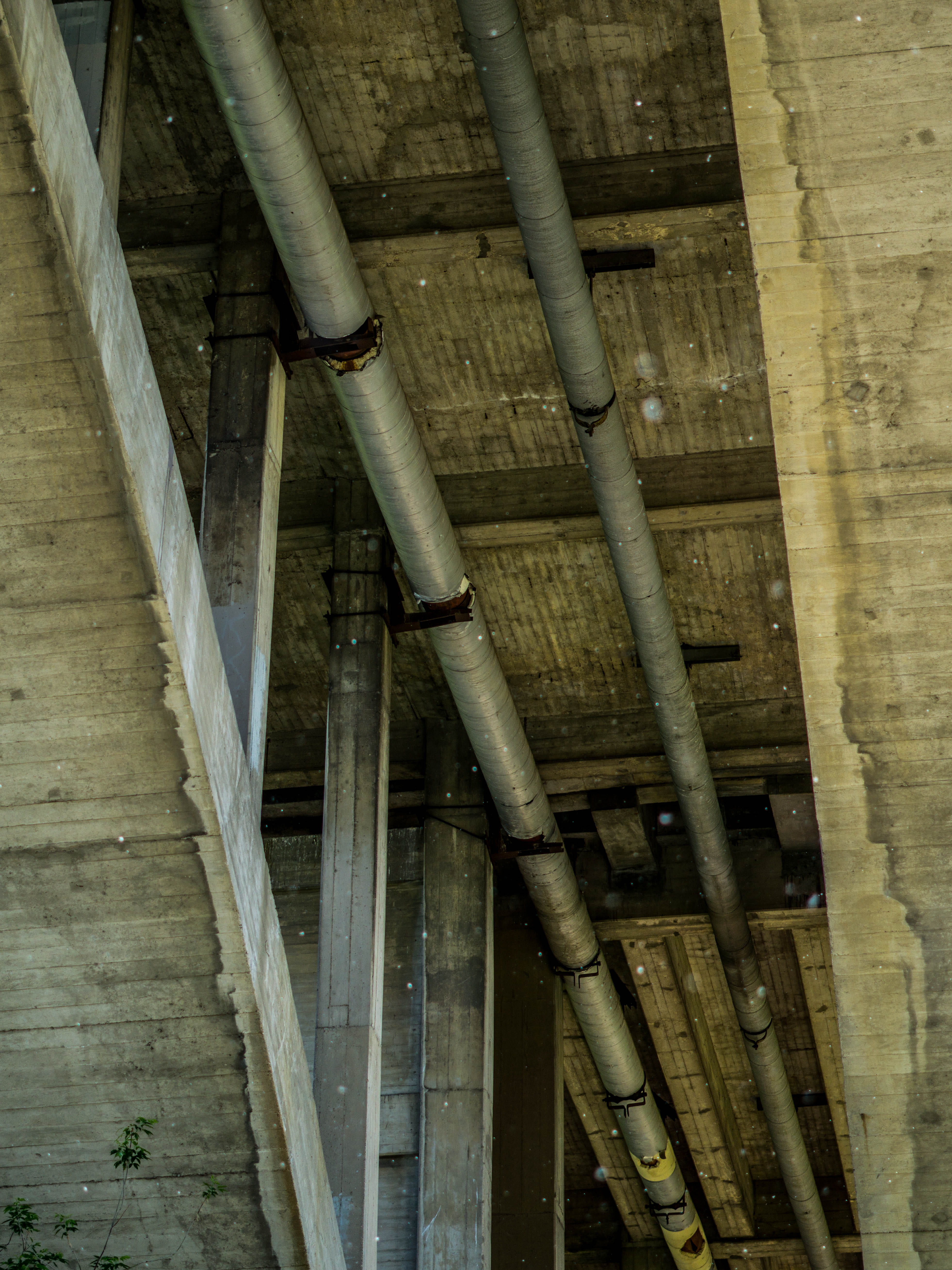 day, no people, wood, architecture, in a row, connection, pipe - tube, wood - material, ceiling, 5K, metal, pipeline, roof, mood, architectural column, Phone HD Wallpaper
