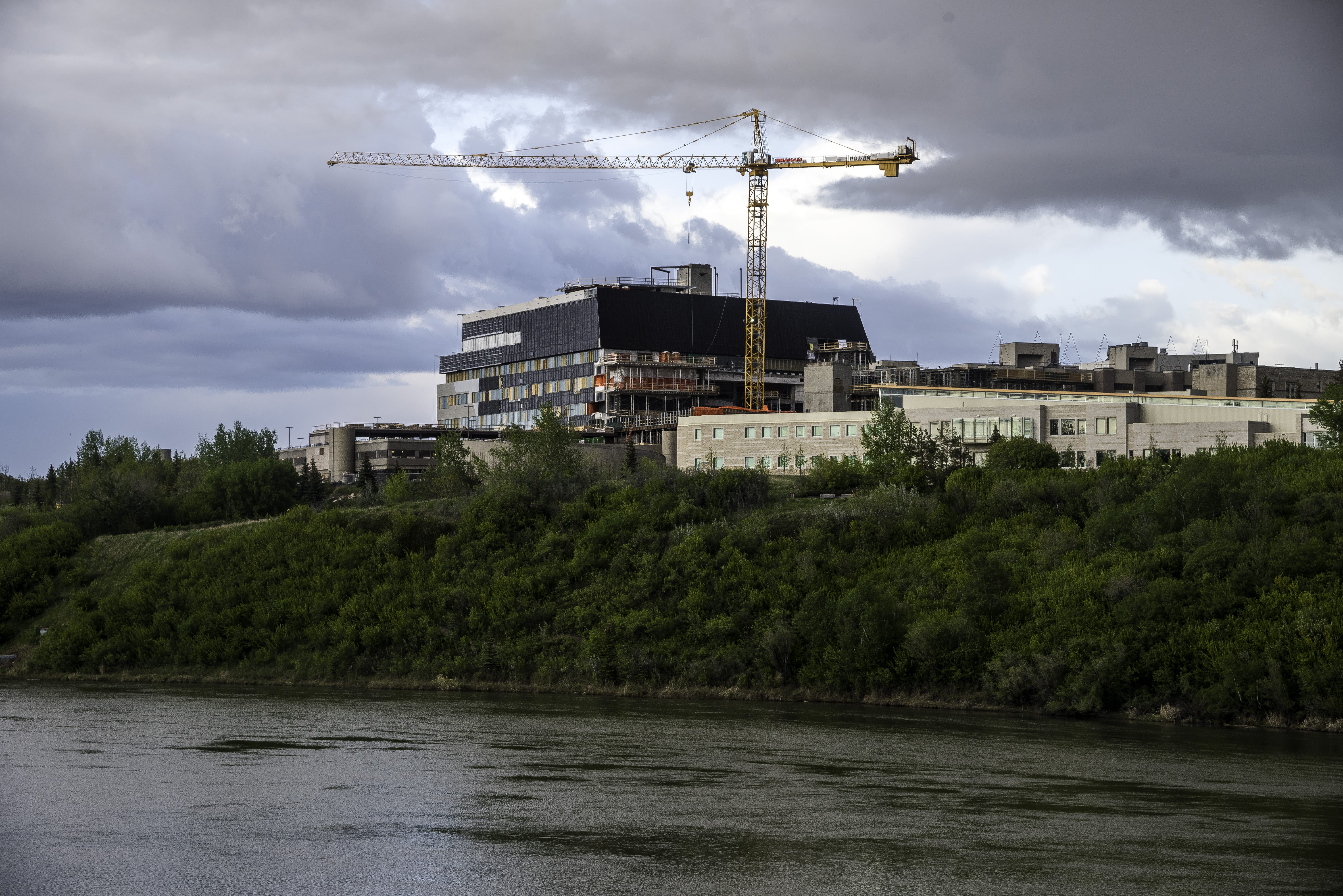 outdoors, Construction, construction equipment, Saskatoon, water, building exterior, cloud - sky, travel Locations, canada, 5K, architecture, building, HD Wallpaper