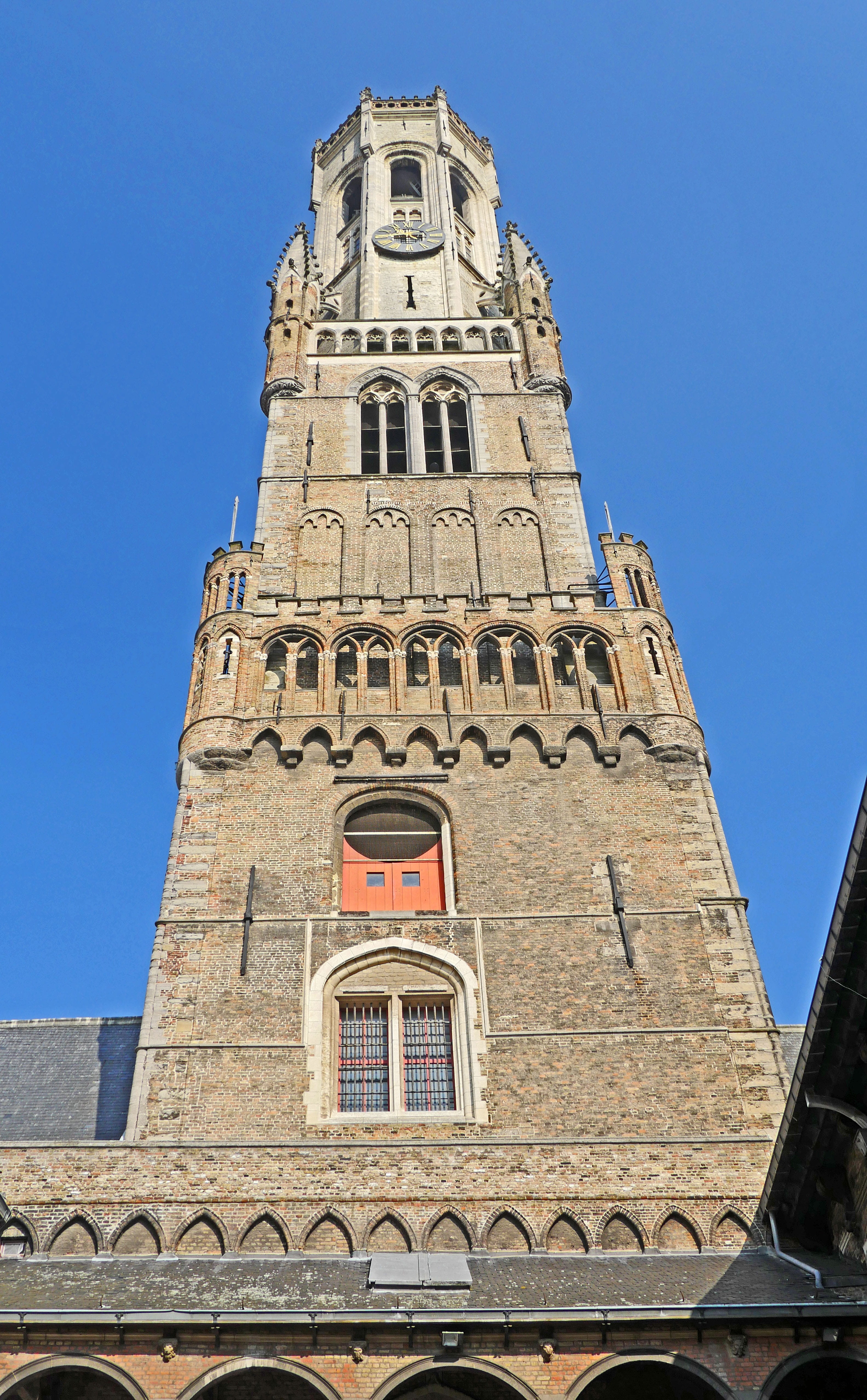 low angle view, courtyard, building, gothic style, tower, belief, blue, clock, unesco, medieval city, glockenspiel, window, historic center, place of worship, Phone HD Wallpaper