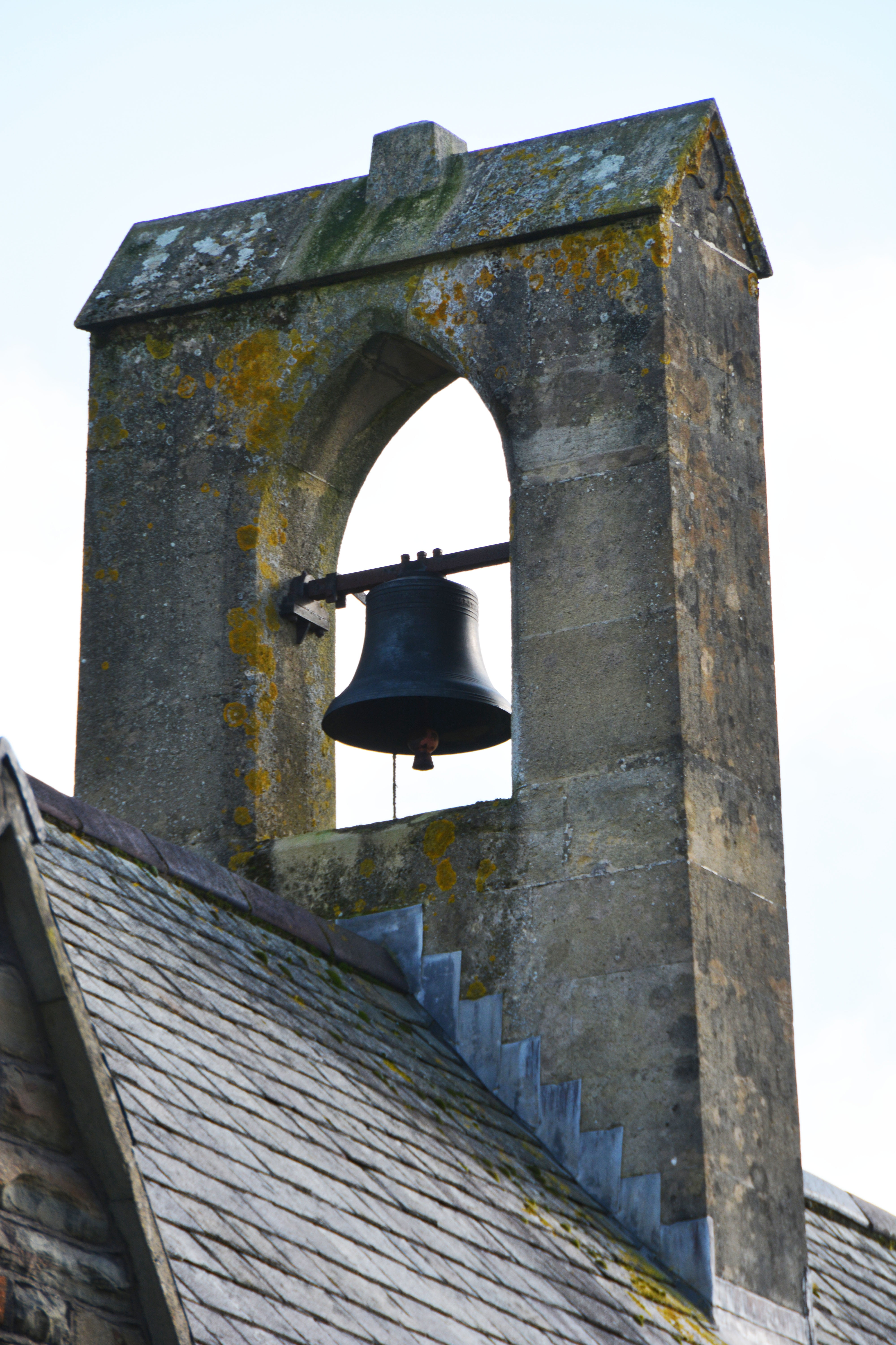ringing, temple, prayer, place of worship, landmark, church bell, 5K, worship, belfry, religion, old, sky, church, religious, stone, building exterior, Phone HD Wallpaper