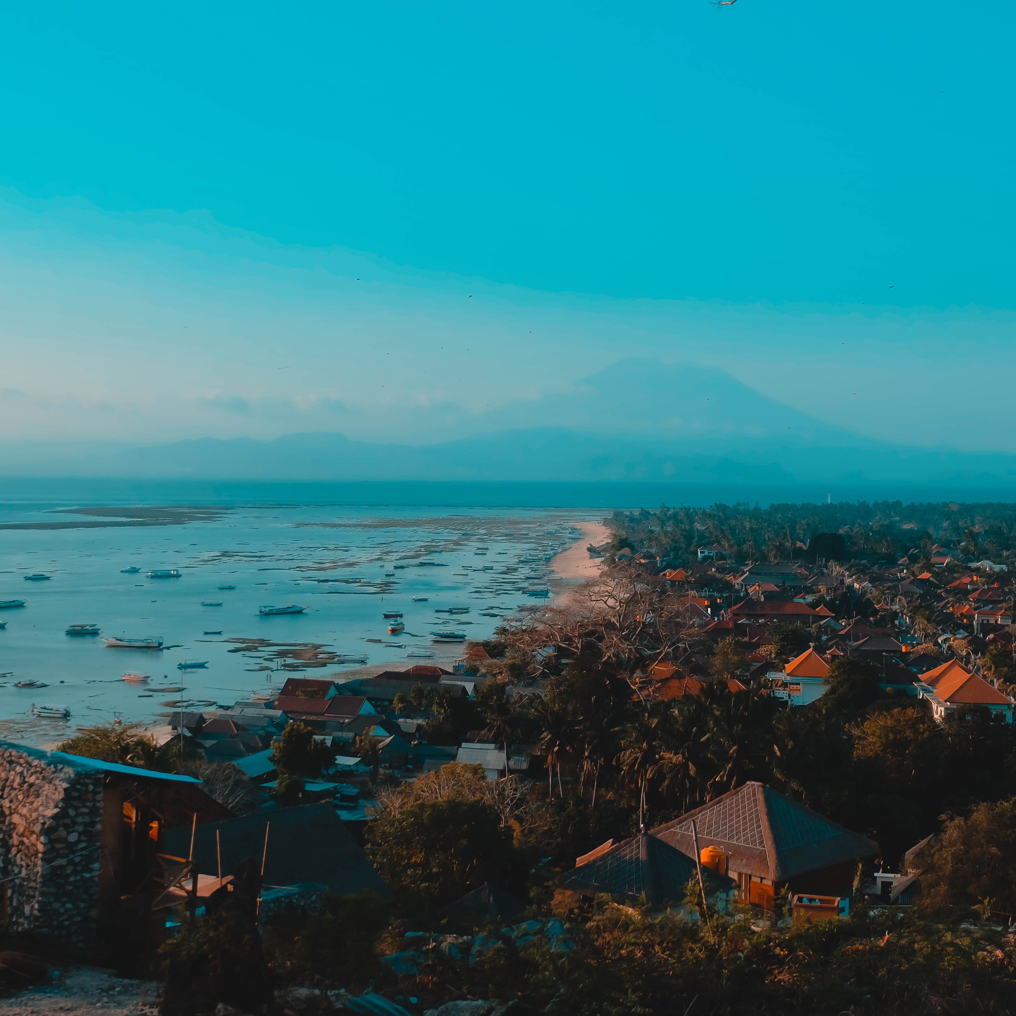 landscape, lembongan island, houses, blue, beauty in nature, lembongan, water, tranquil scene, beach, horizon over water, nature, coral, ocean, 2K, building, Phone HD Wallpaper