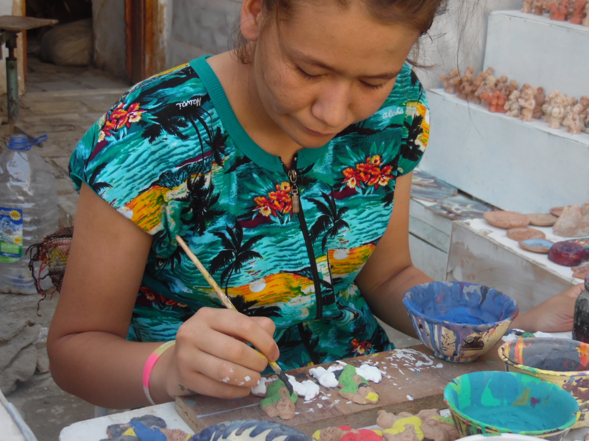 paintbrush, innocence, artist, 1080P, culture, girls, men, lifestyles, playing, day, one person, boys, painter, craft, paint, uzbek, leisure activity, HD Wallpaper