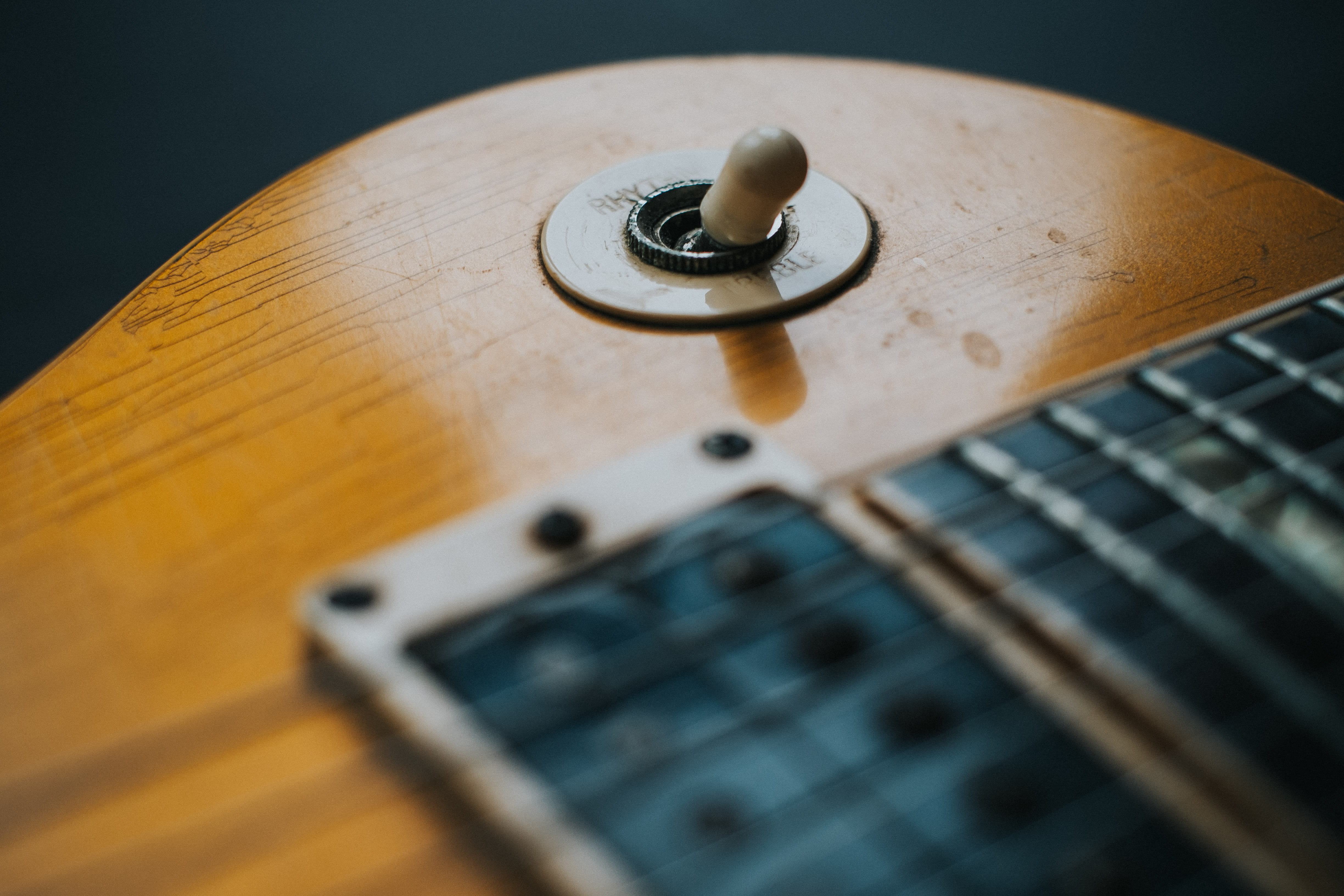 selective focus, brown, musical instrument string, technology, indoors, black background, extreme close-up, music, single object, black, arts culture and entertainment, HD Wallpaper