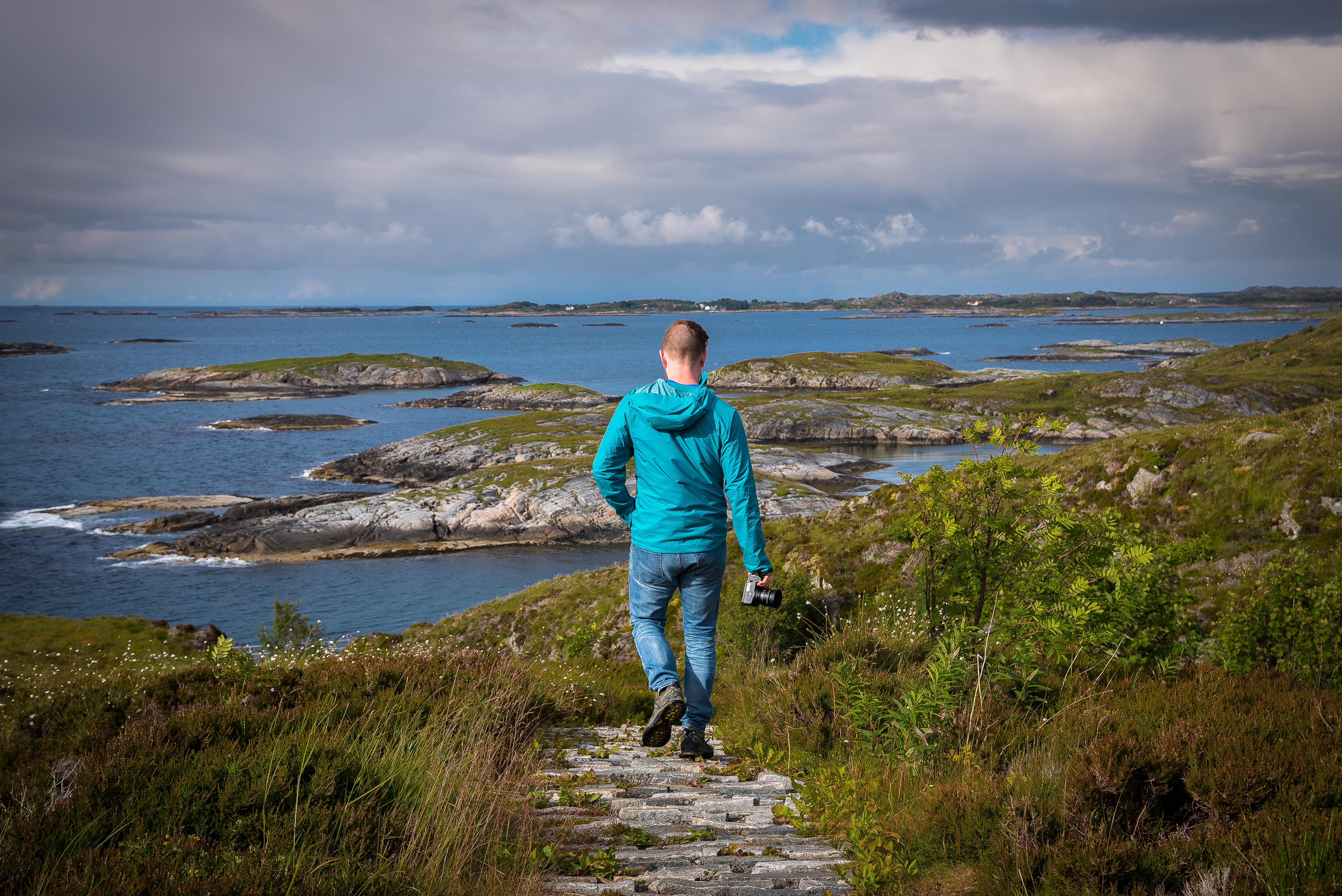 full length, casual clothing, islands, walking, looking at view, plant, grass, water, lifestyles, leisure activity, outdoors, scenics - nature, photography, HD Wallpaper