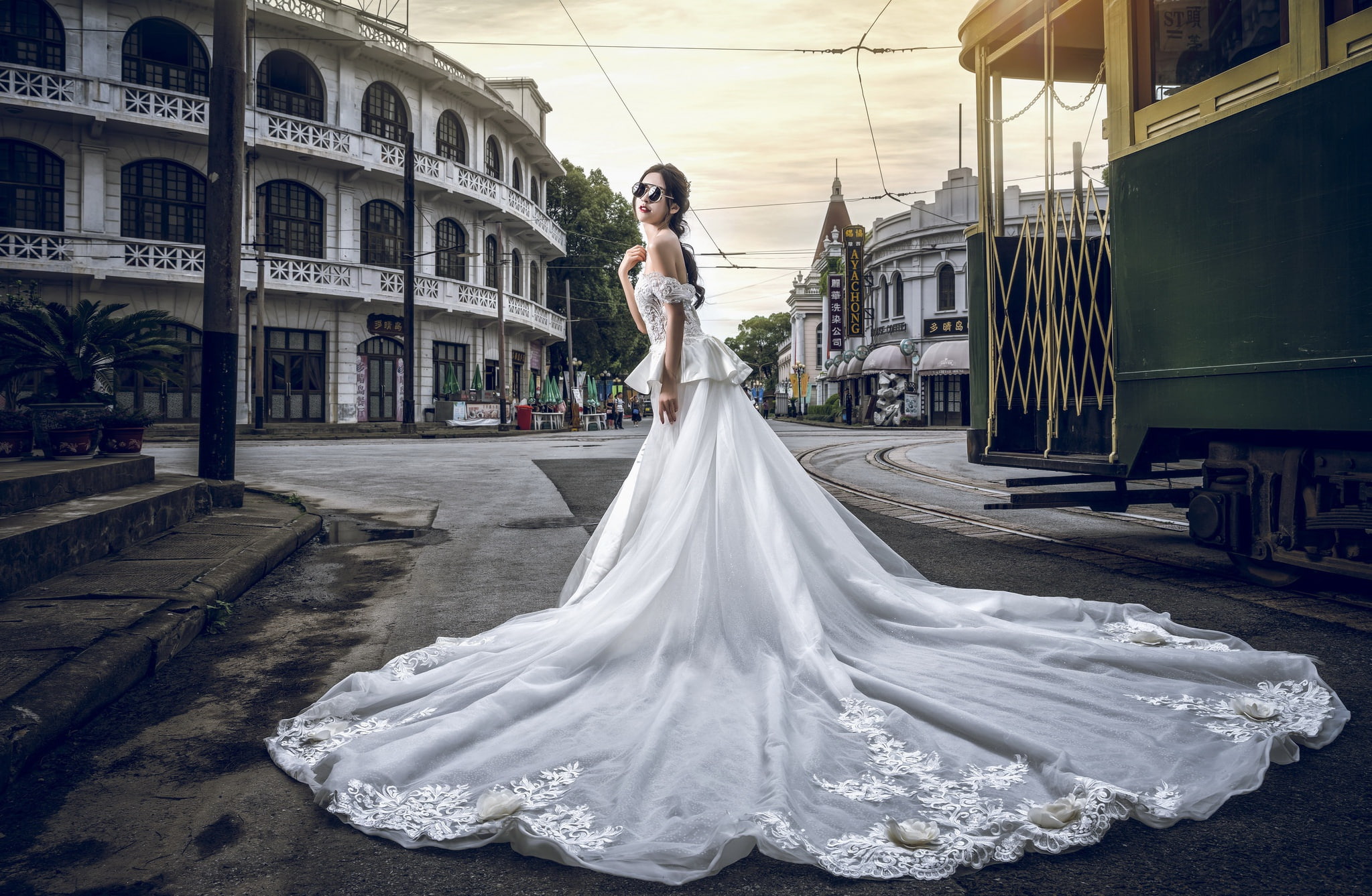 full length, women, built structure, model, clothing, young women, building exterior, beautiful woman, urban, architecture, cityscape, event, bride, young adult, HD Wallpaper