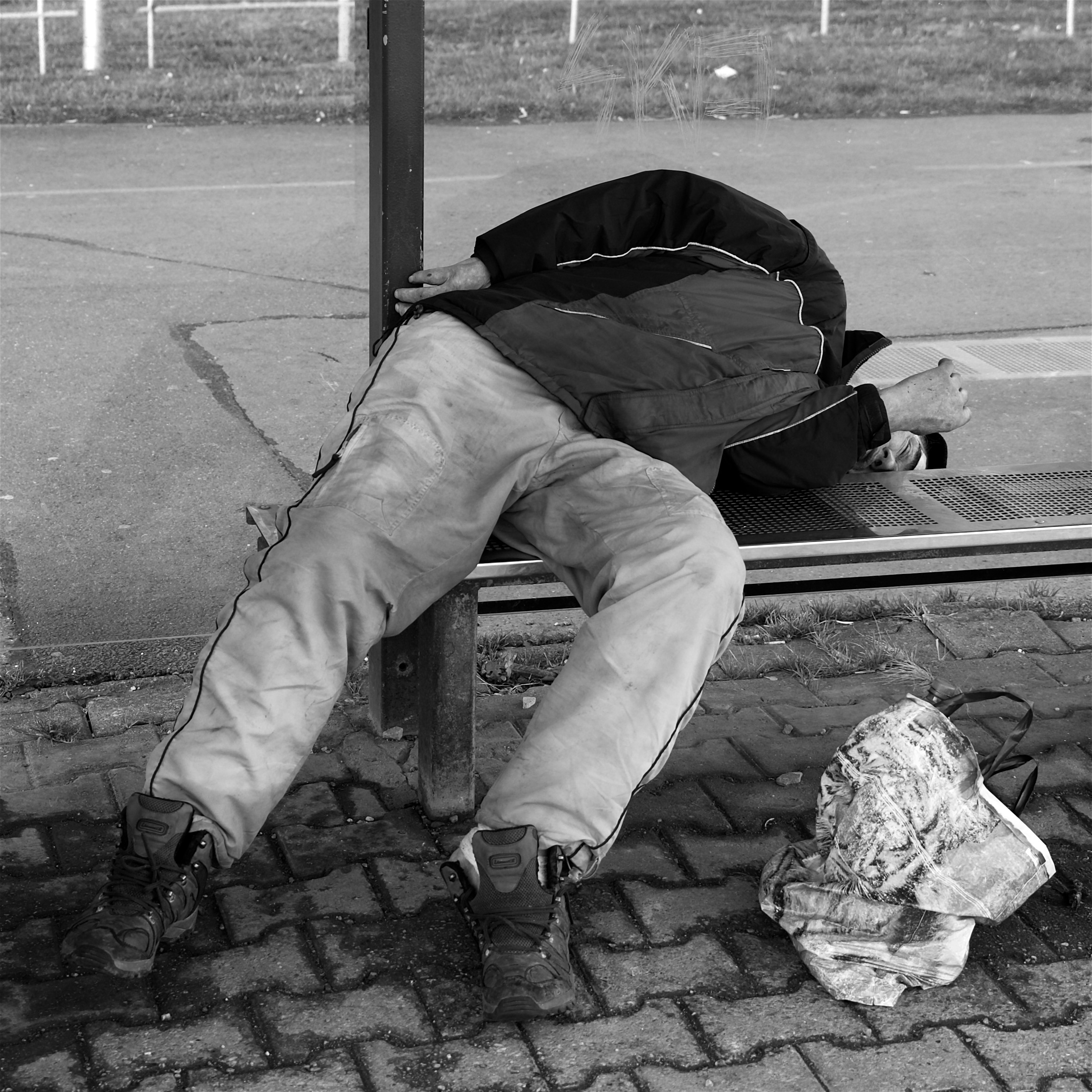 seat, lying, street, day, relaxation, sleeping, bench, hopelessness, social, social issues, society, grayscale, drunk, 1080P, outdoors, full length, people, Phone HD Wallpaper