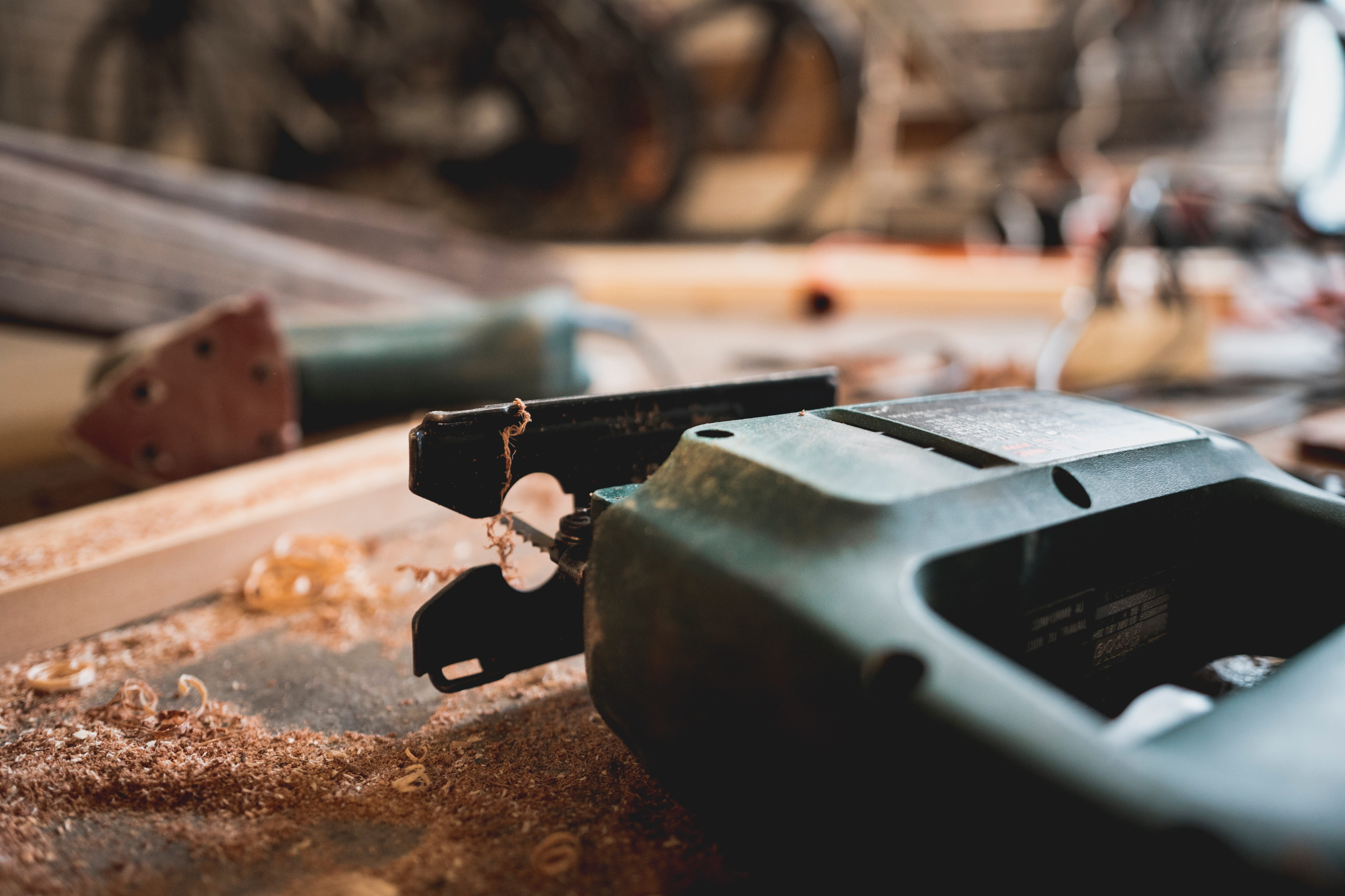 drill, work tool, equipment, machine, job, day, technology, architecture, photography themes, jigsaw, sunlight, woodwork, sawdust, saw, close-up, accuracy, HD Wallpaper