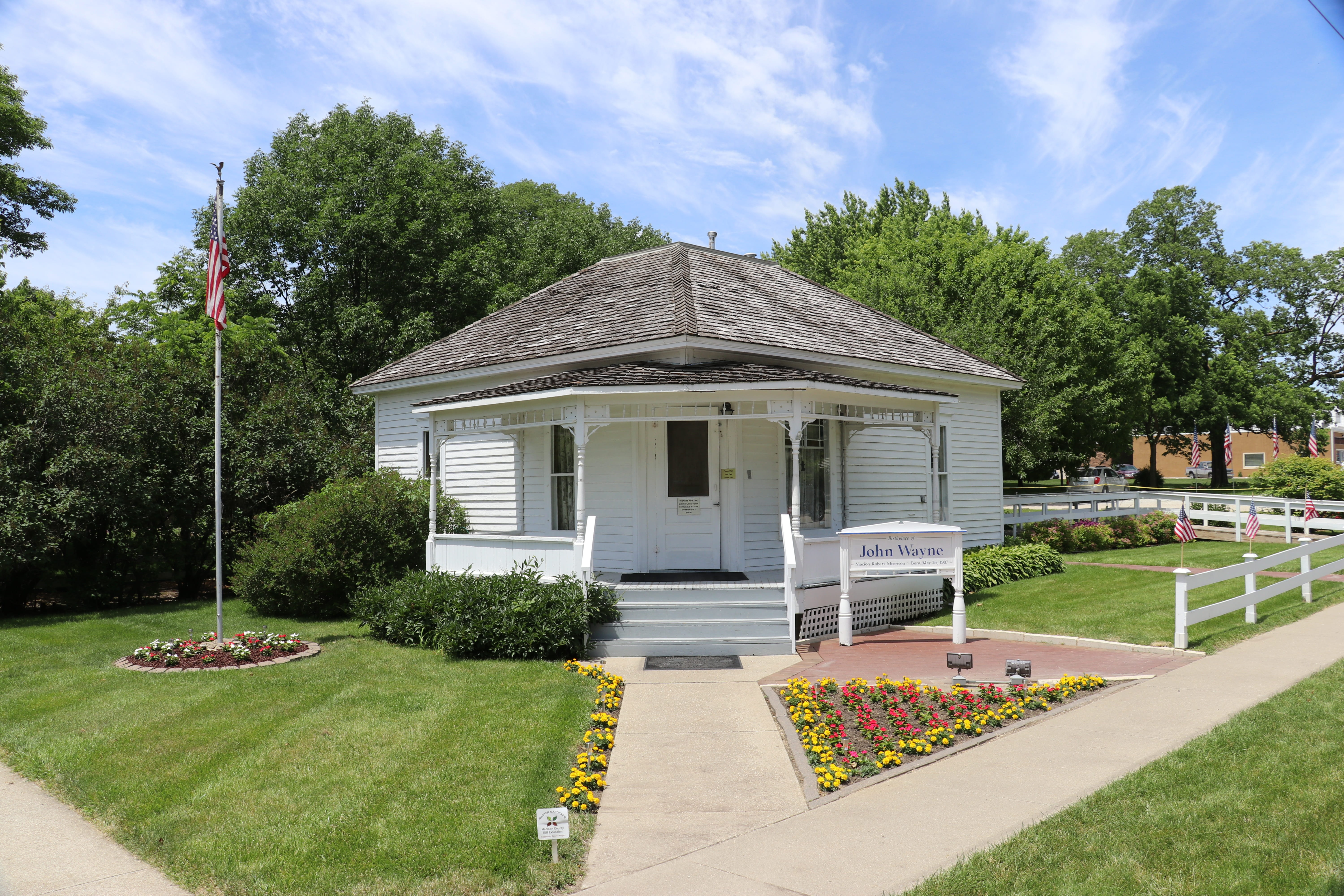 iowa, footpath, residential district, house, john wayne birthplace, 5K, architecture, john wayne, garden, cloud - sky, history, tree, sky, lawn, no people, HD Wallpaper