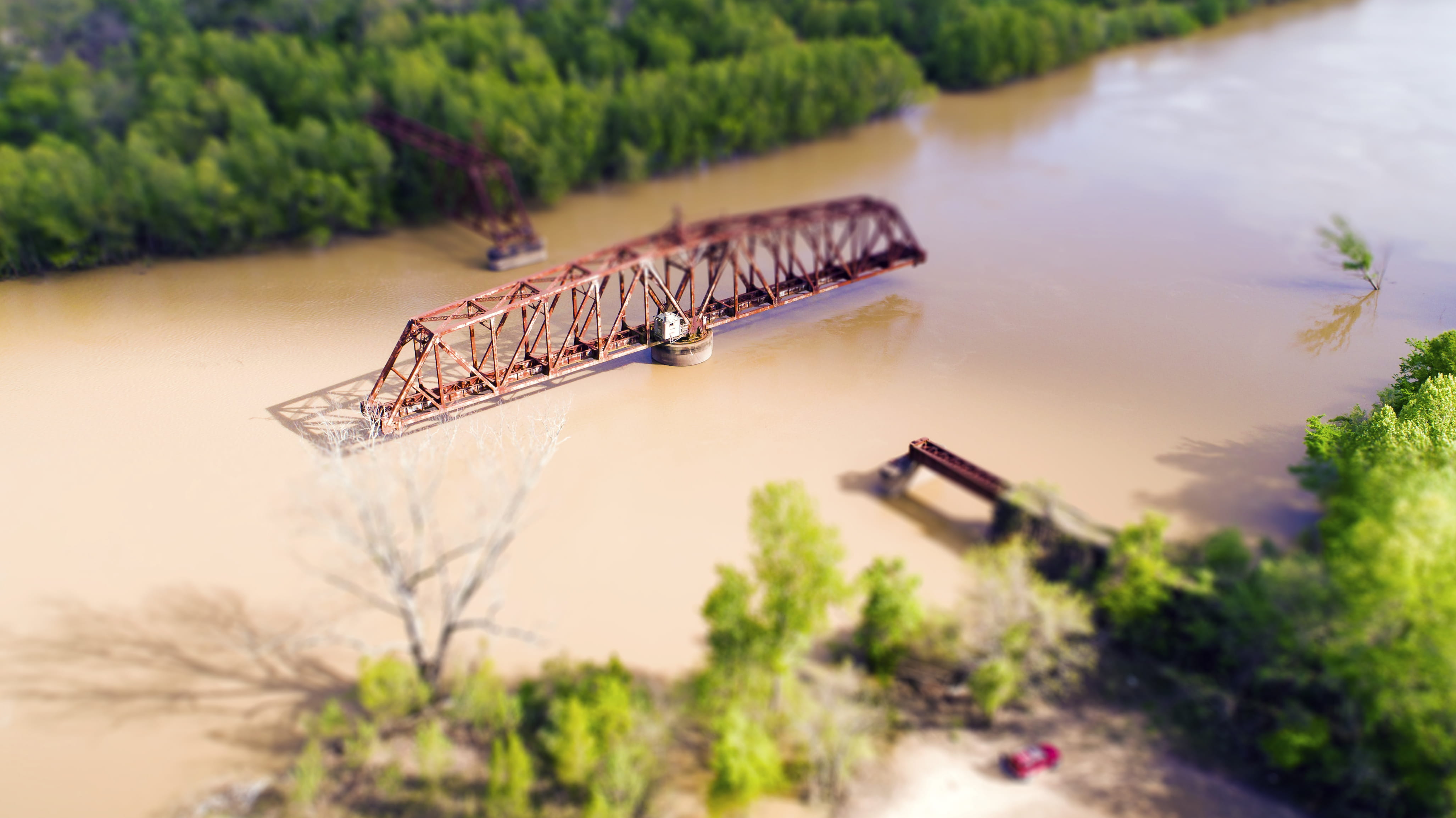 4K, focus on foreground, green color, day, nature, no people, bridge, outdoors, swing, built structure, architecture, plant, yazoo river, high angle view, HD Wallpaper