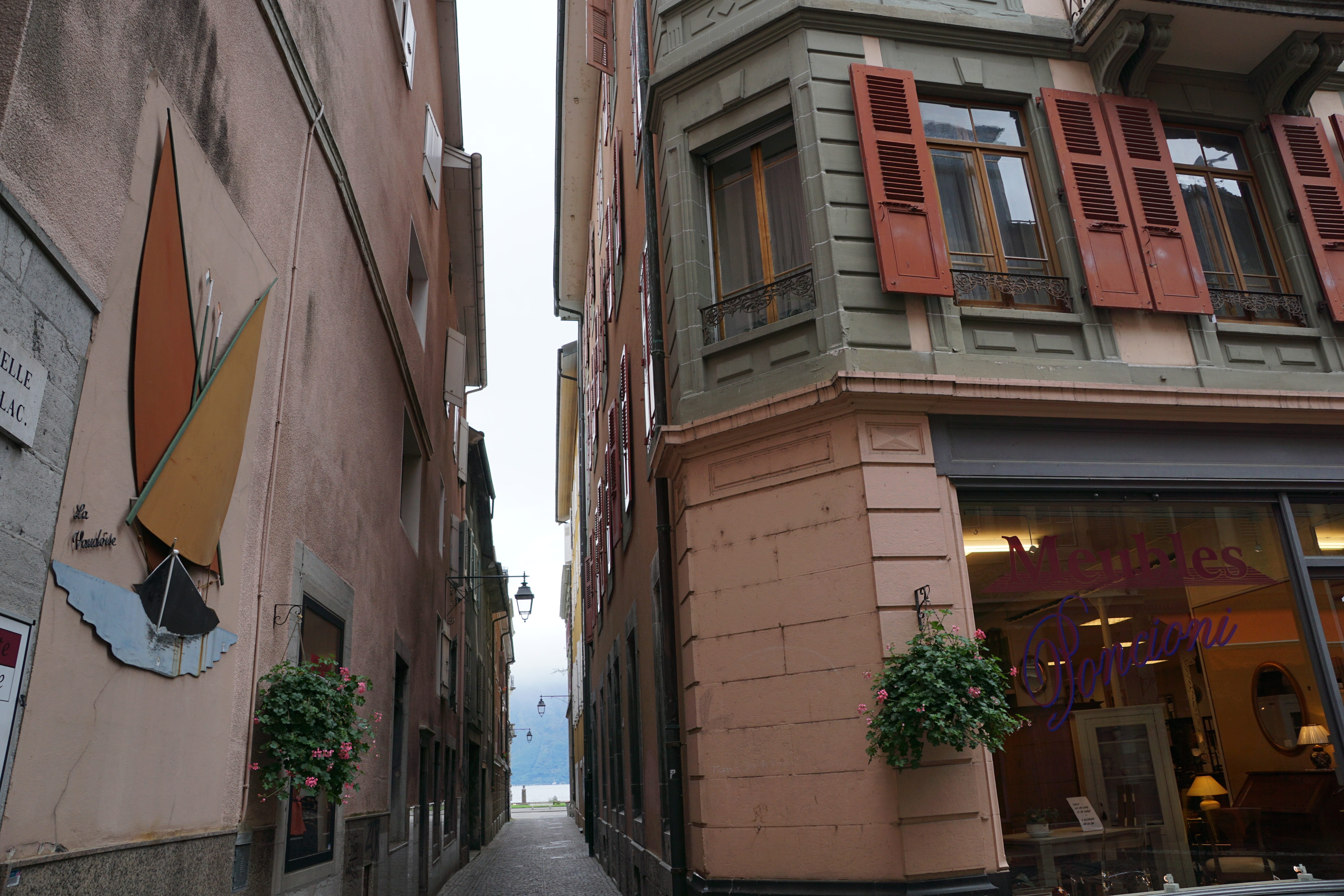 building, old, vevey, city, eng, light, building exterior, the way forward, lighting equipment, road, window, nature, direction, historic center, no people, HD Wallpaper