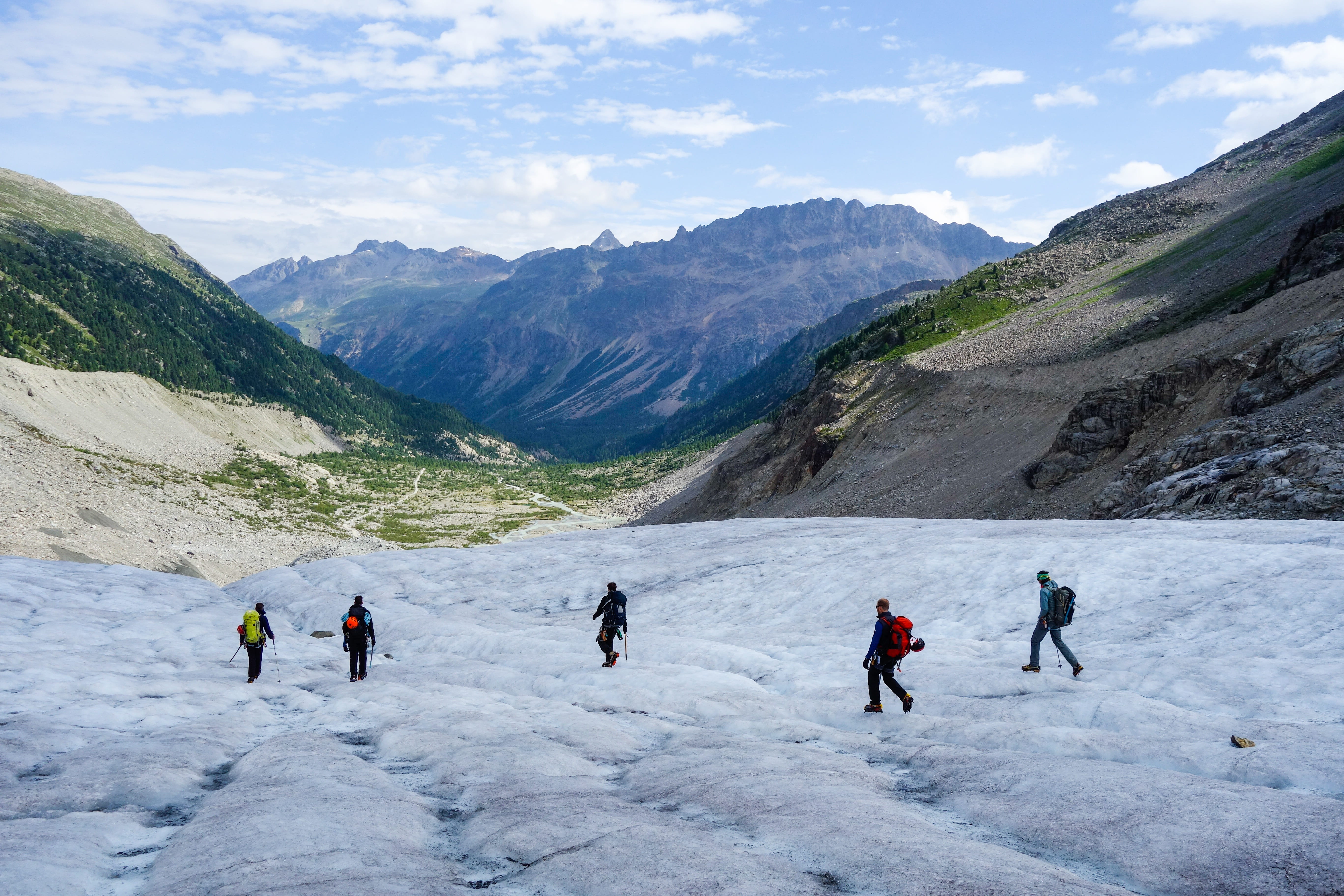 cold temperature, group of people, real people, descent, mountains, lifestyles, bernina, alpine, sport, mountain, day, adventure, non-urban scene, outdoors, HD Wallpaper