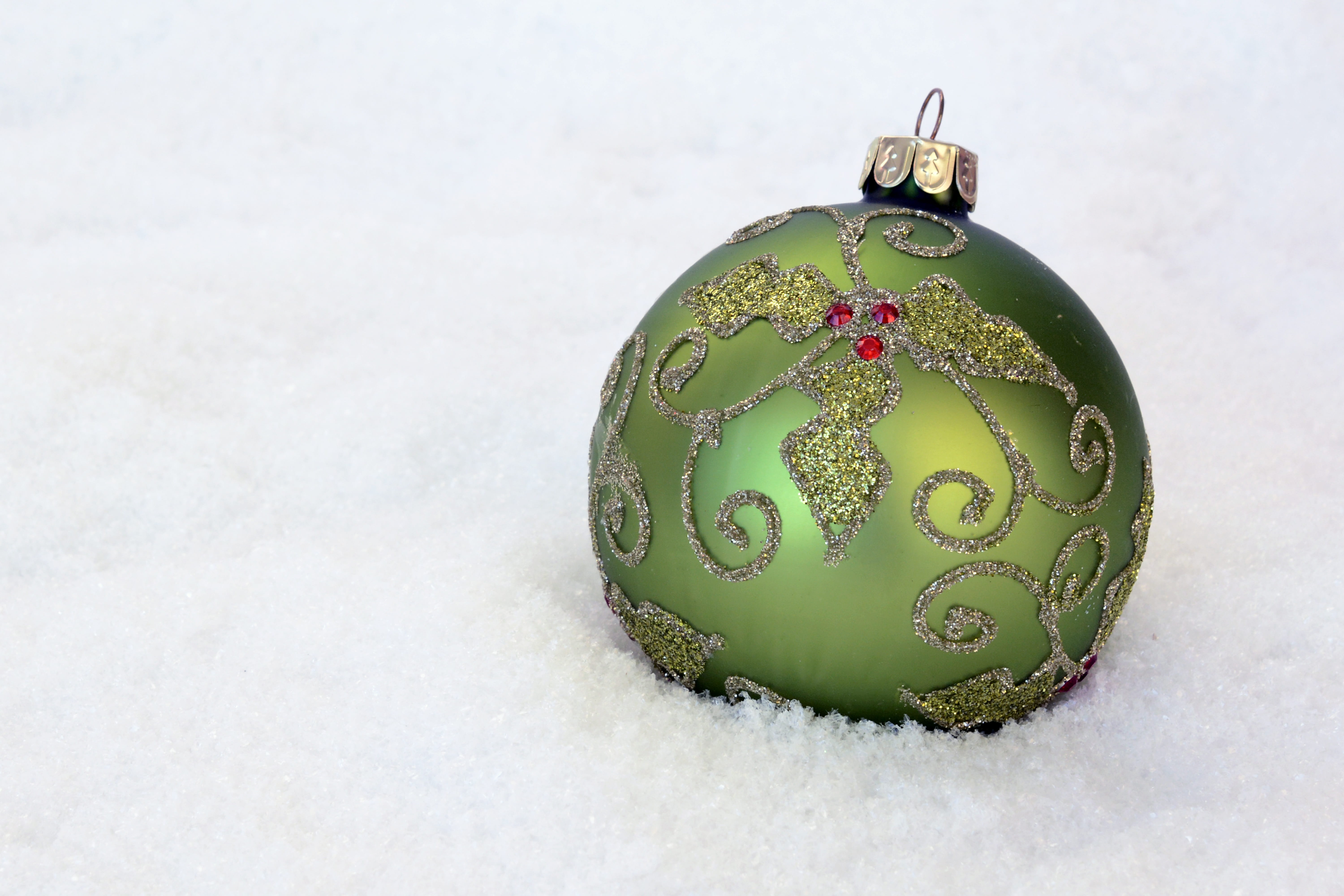 winter, feast of love, christmas decoration, ornate, close-up, 5K, christmas bauble, bauble, holiday, decoration, shiny, celebration, green color, gray, HD Wallpaper