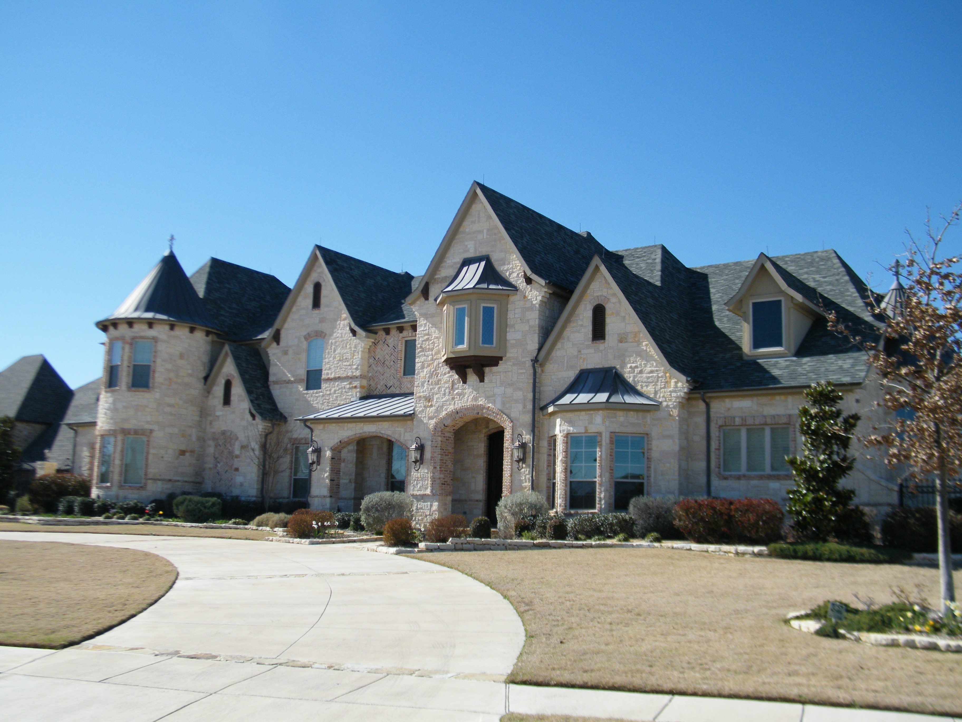 estate, building exterior, built structure, blue sky, custom home, footpath, mansion, sky, clear sky, blue, copy space, sunlight, landscaped, nature, outdoors, HD Wallpaper