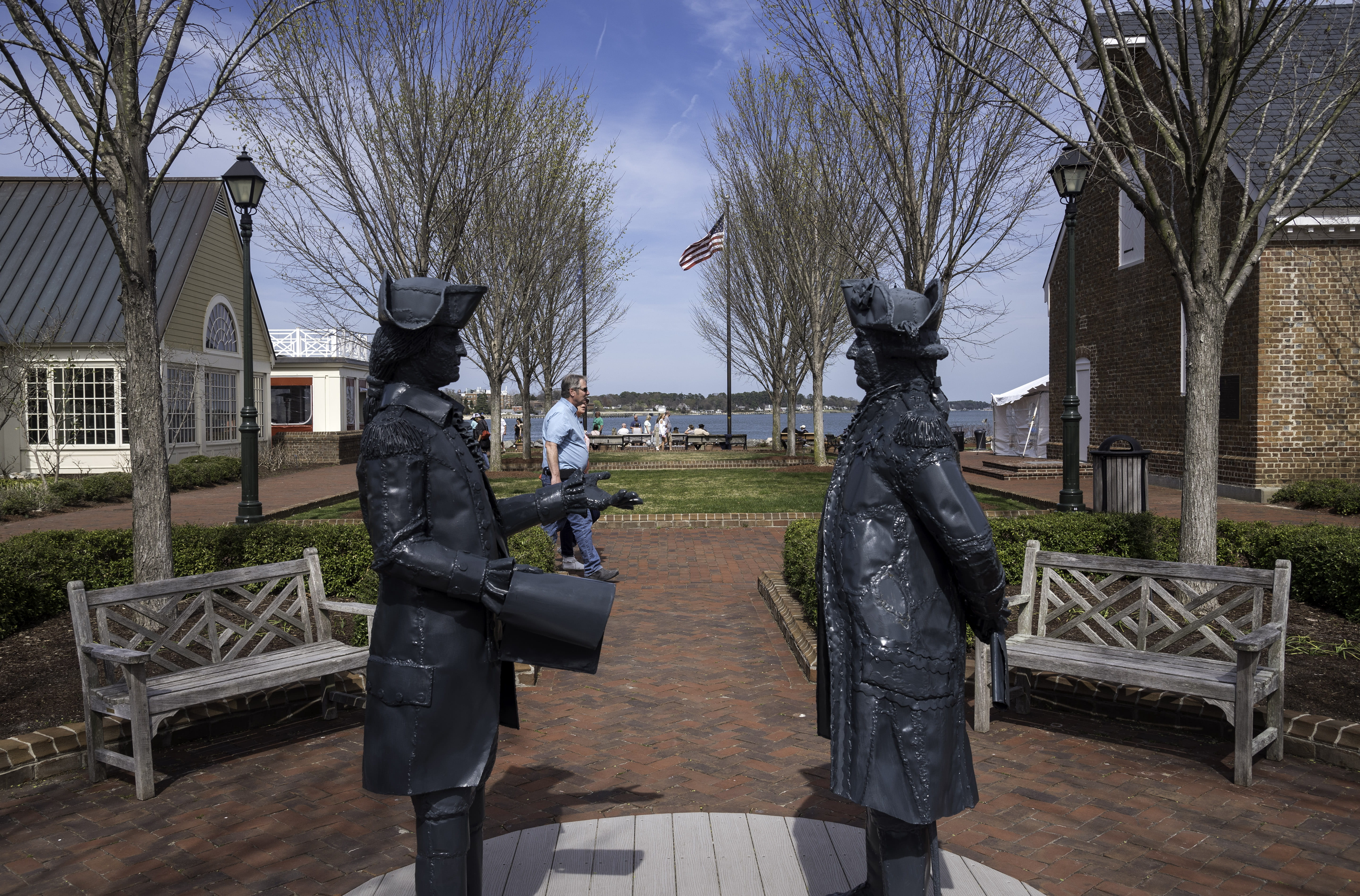 virginia, plant, creativity, nature, female likeness, Virginia, trees, Yorktown, public domain, gun, cemetery, town, armed Forces, people, two, war, building exterior, HD Wallpaper