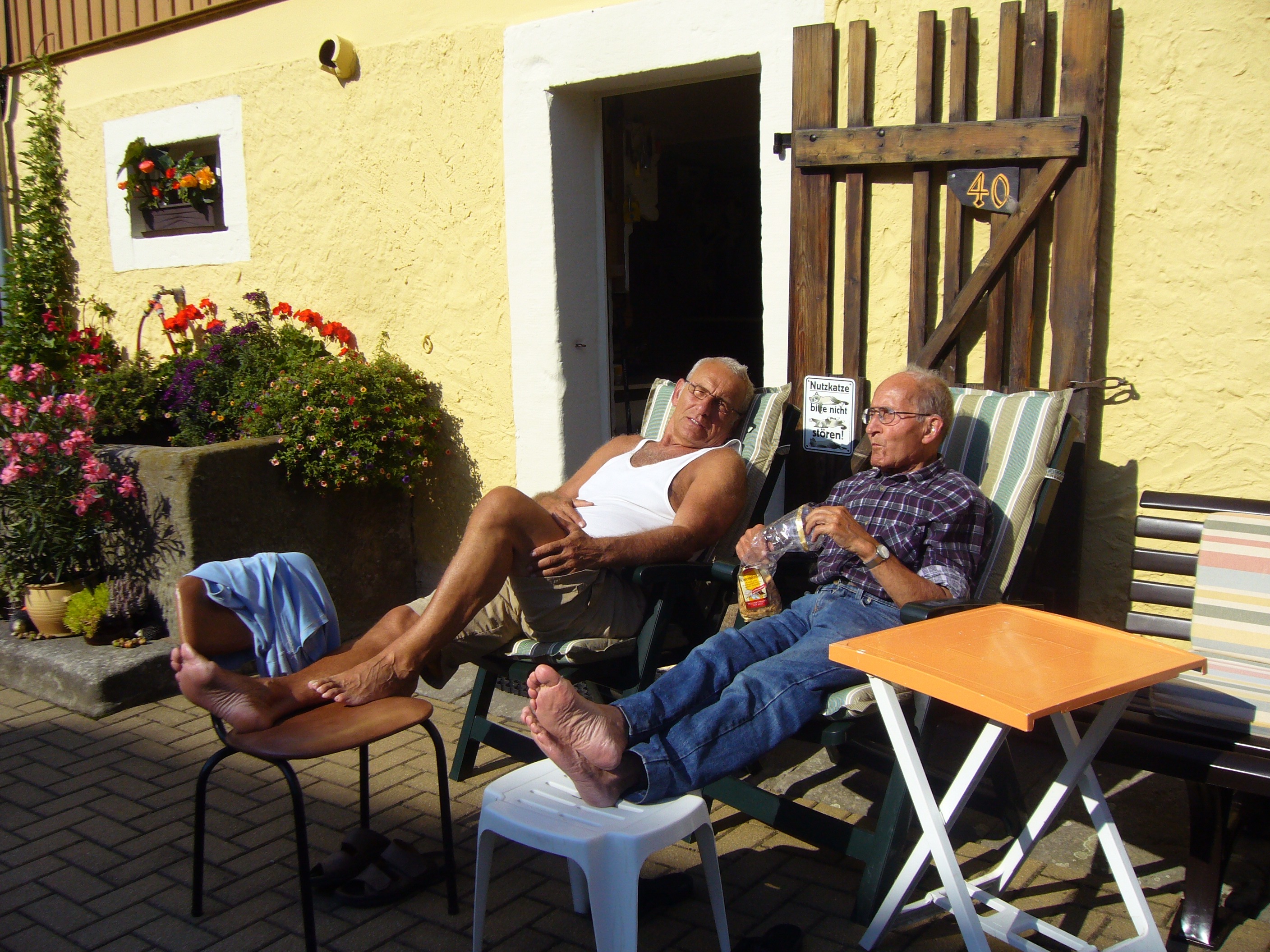rest, seat, outdoors, seniors, positive emotion, full length, happiness, glass, real people, senior adult, farm, lifestyles, males, older gentlemen, sitting, HD Wallpaper