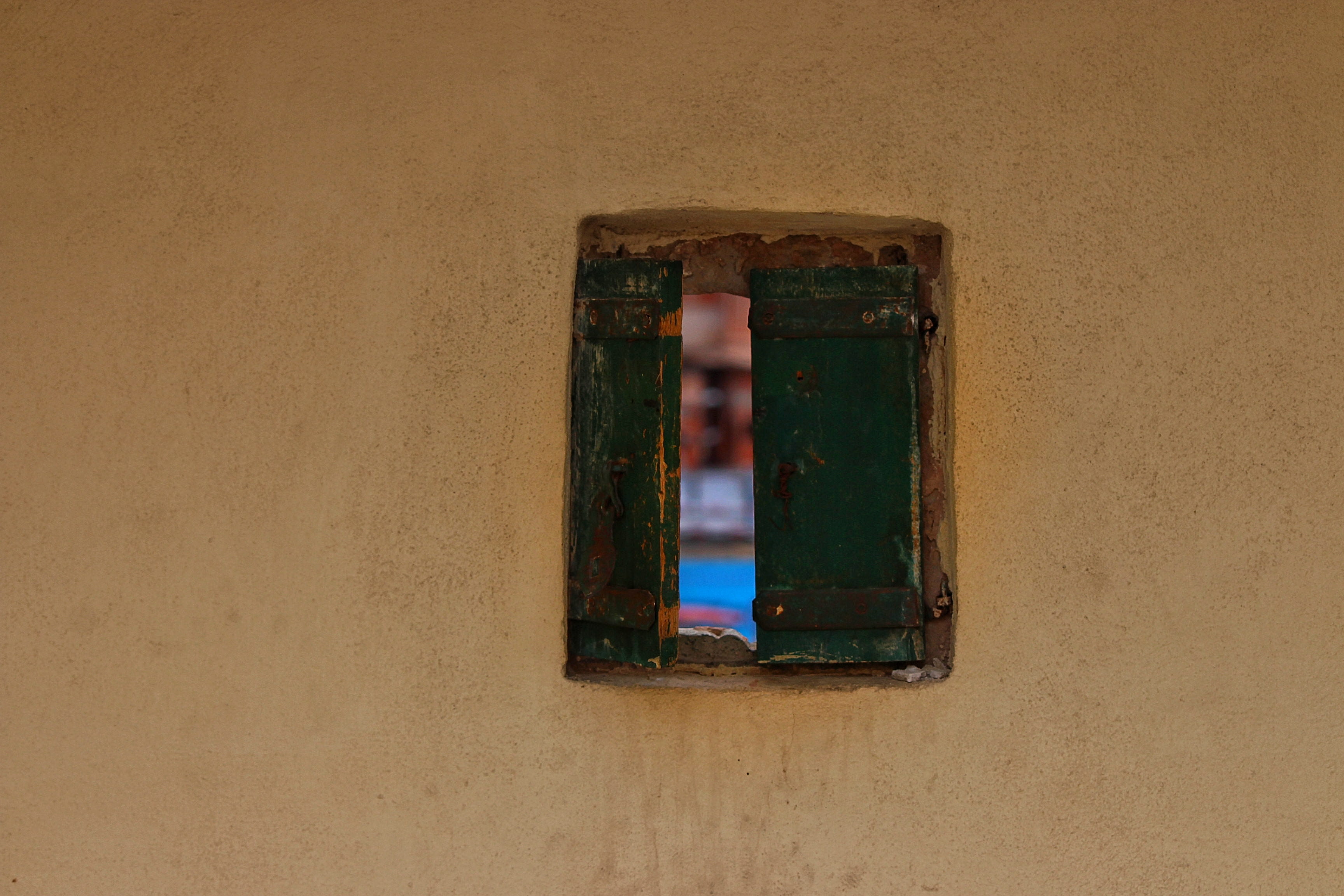 plaster, photography, looking in, house, minimal, wooden, glass, india, outdoors, textured, close-up, window frame, wall - building feature, blue, low angle view, HD Wallpaper