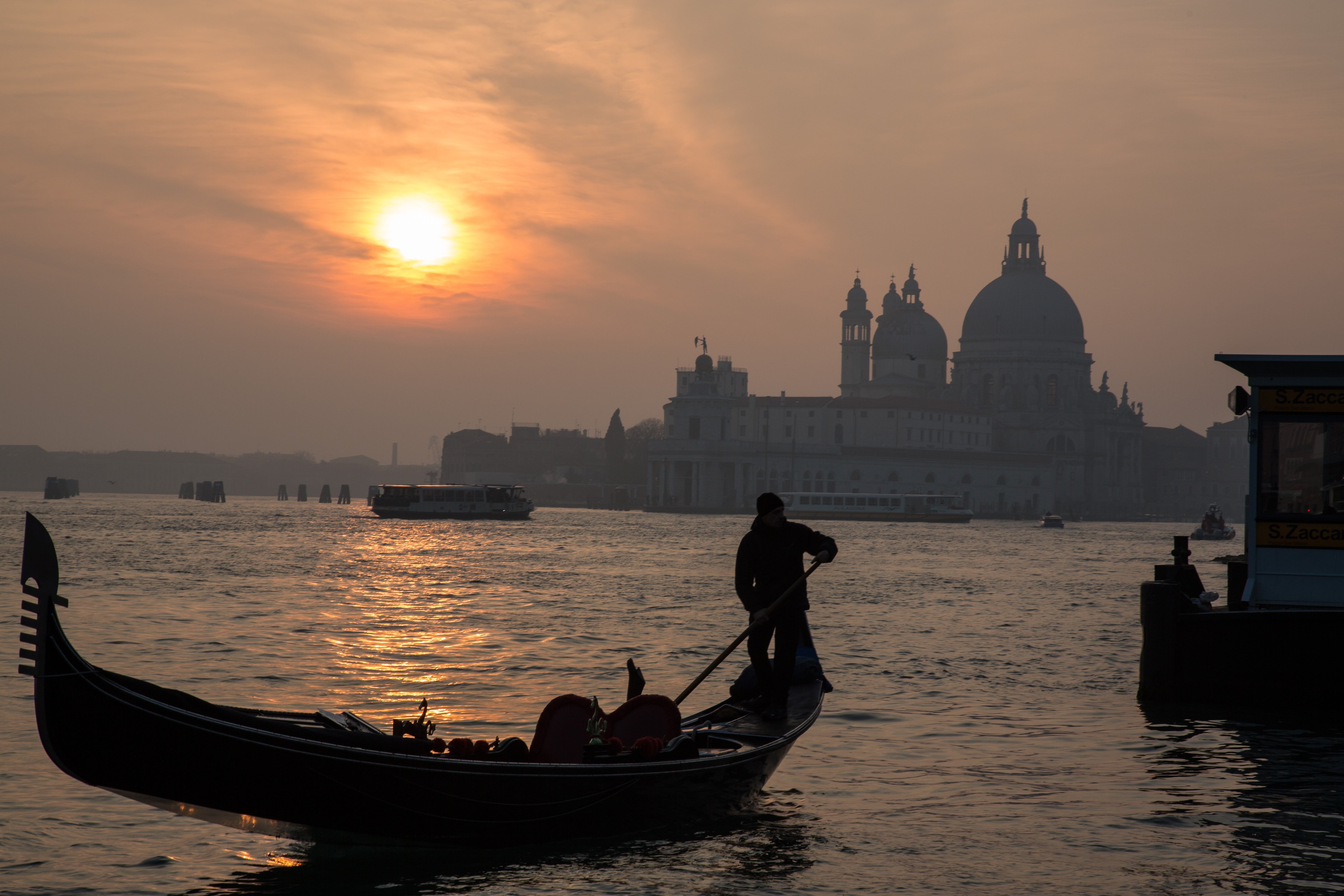 nature, waterfront, sunset, sky, outdoors, tourism, built structure, venezia, real people, venice, building exterior, wassertrasse, man, photo, venice gondola, HD Wallpaper