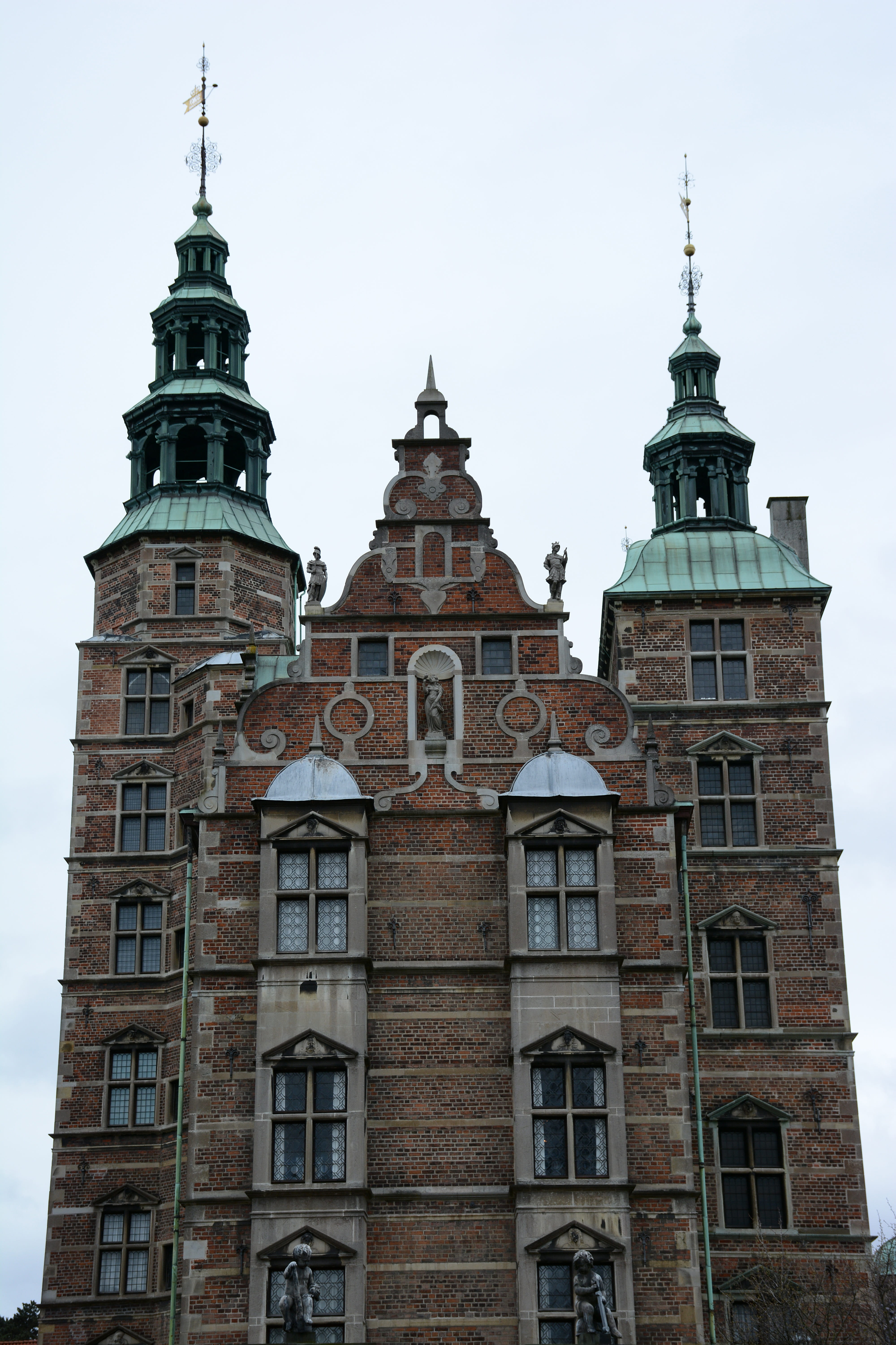 historical, building exterior, history, copenhagen, museum, castle, window, no people, architecture, renaissance, clear sky, tower, culture, outdoors, religion, Phone HD Wallpaper