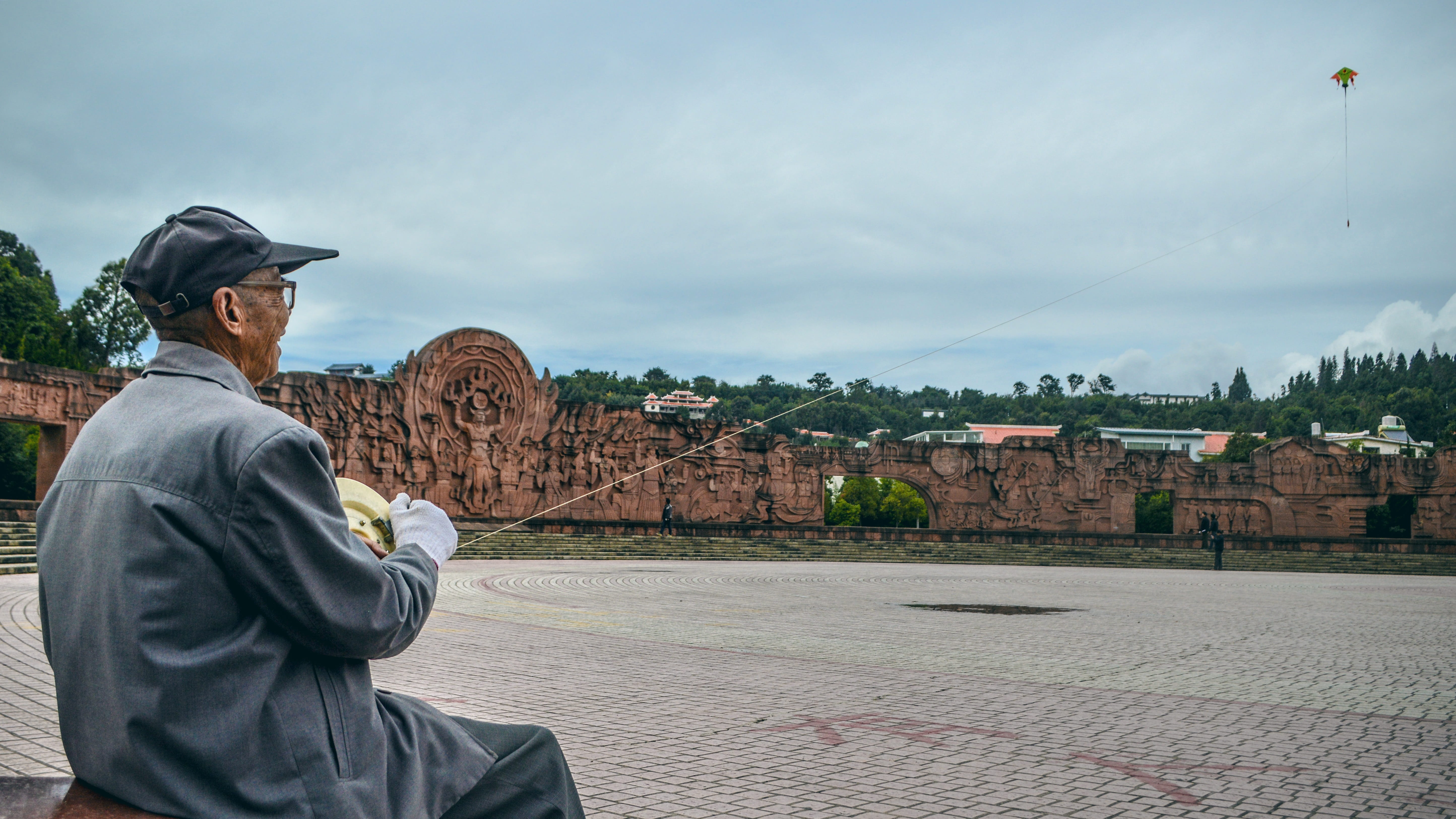 Old Man, clothing, nature, sea, street, water, outdoors, urban, architecture, men, hat, building exterior, one person, side view, Square, day, waist up, HD Wallpaper