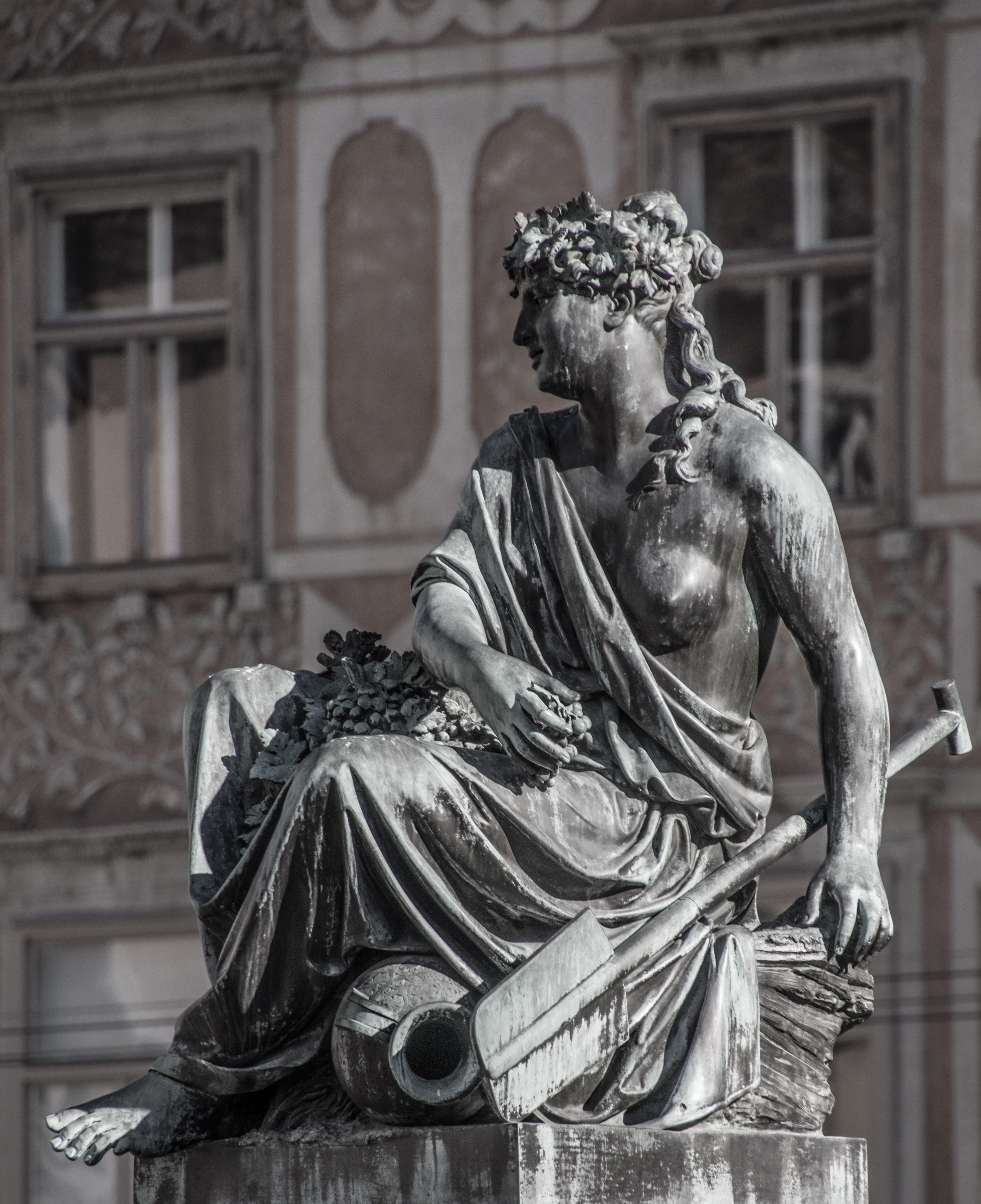 antiquity, architecture, goddess, art and craft, building exterior, craft, no people, focus on foreground, human representation, history, statue, gods, Phone HD Wallpaper