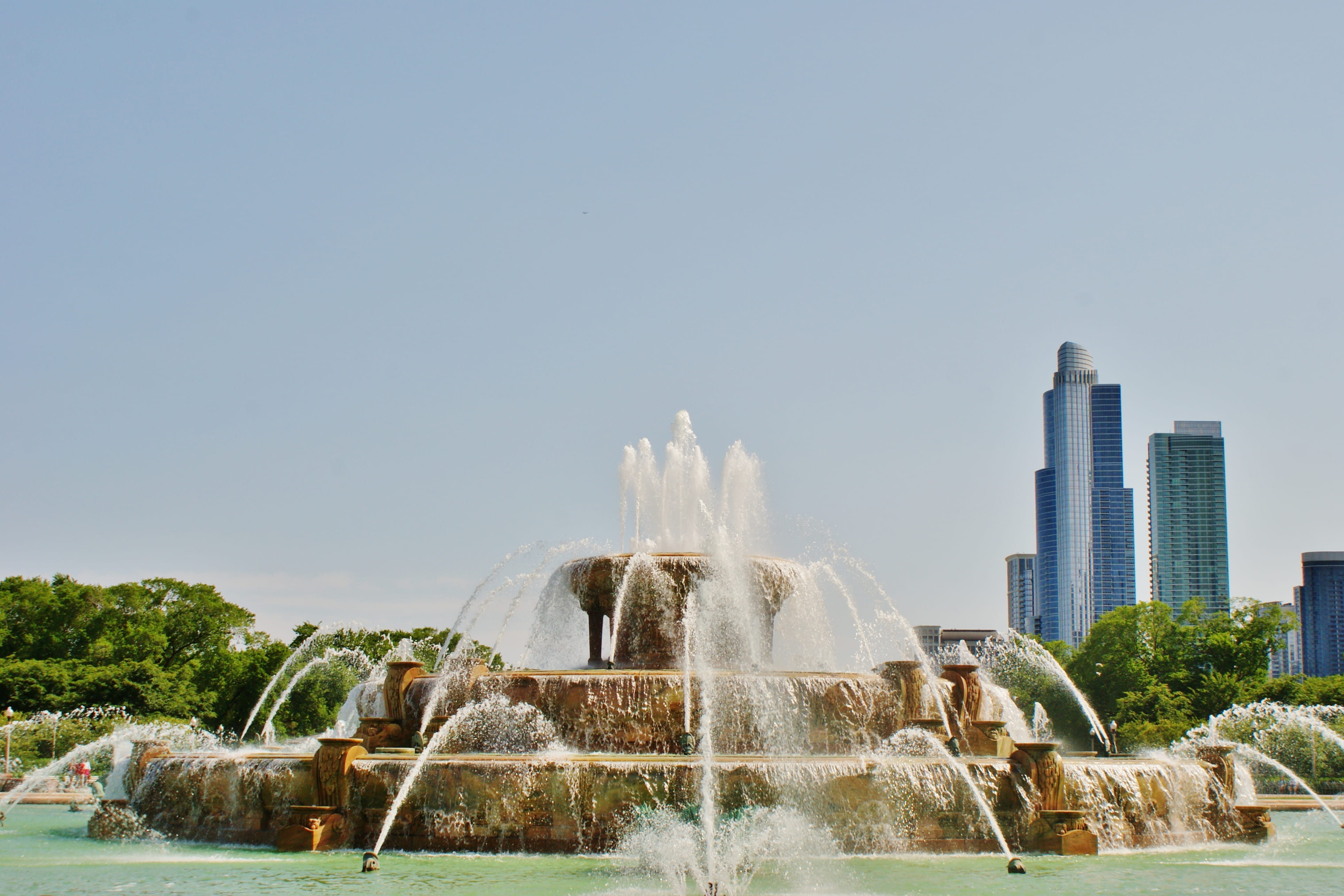 travel destinations, office building exterior, tourism, splashing, city, day, skyscraper, waterfront, spraying, building exterior, sky, motion, built structure, HD Wallpaper