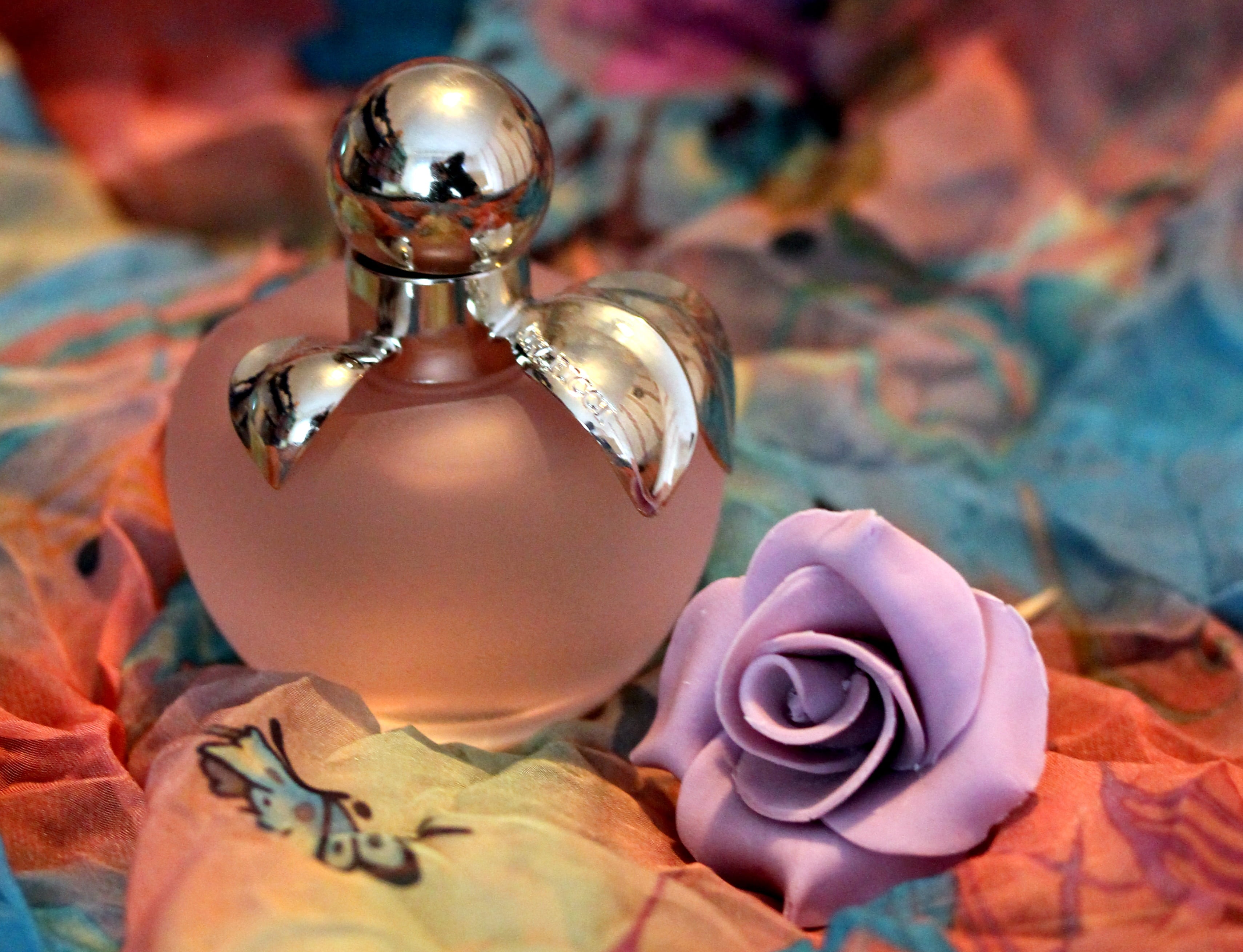 beside, indoors, perfume, craft, fragrance, purple, no people, focus on foreground, 2K, metal, human representation, silver colored, brown, bottle, plant, HD Wallpaper