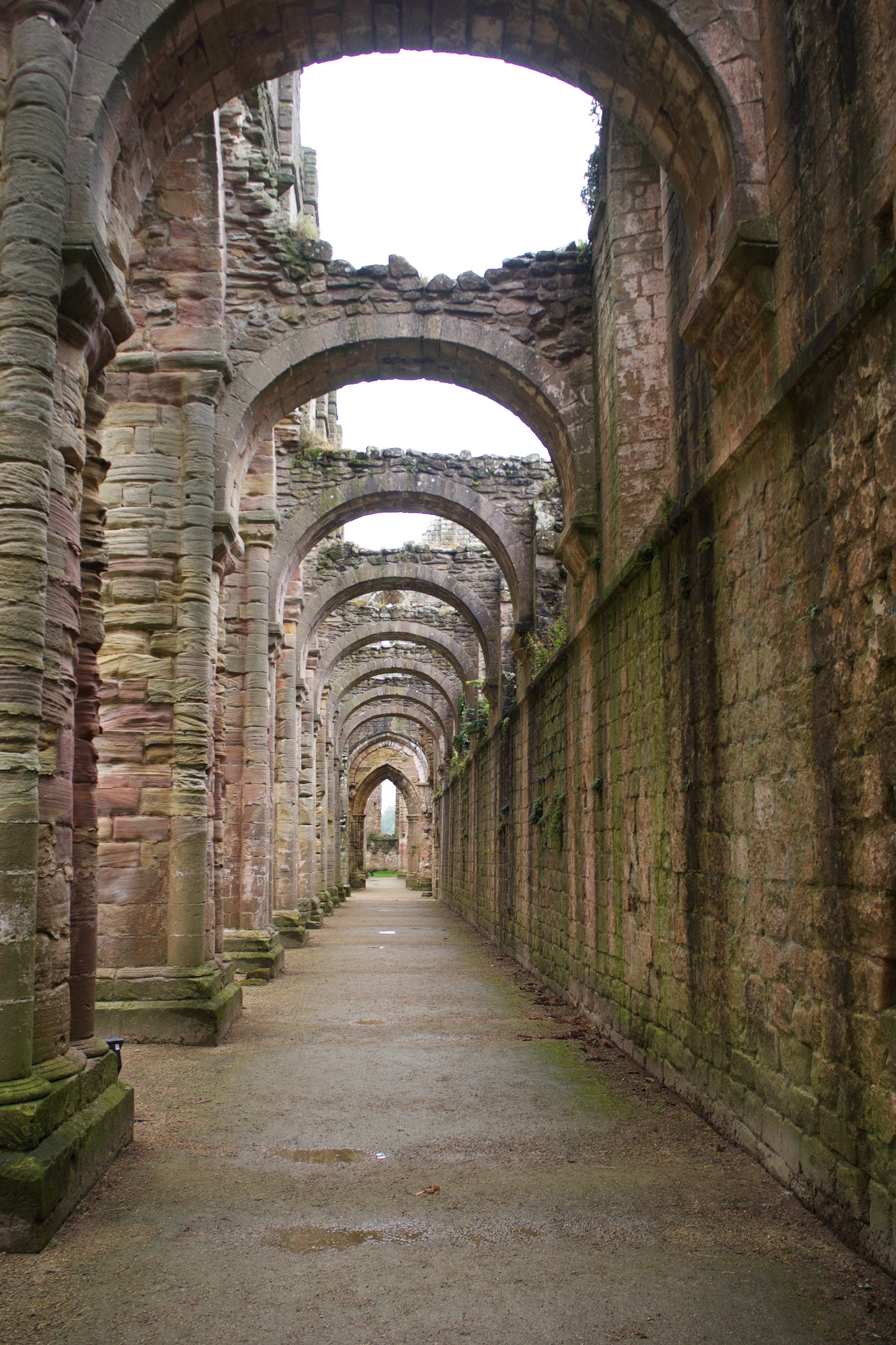 history, the past, ancient, built structure, day, arcade, england, arch, vanishing point, 4K, outdoors, unesco world heritage site, ancient civilization, Phone HD Wallpaper