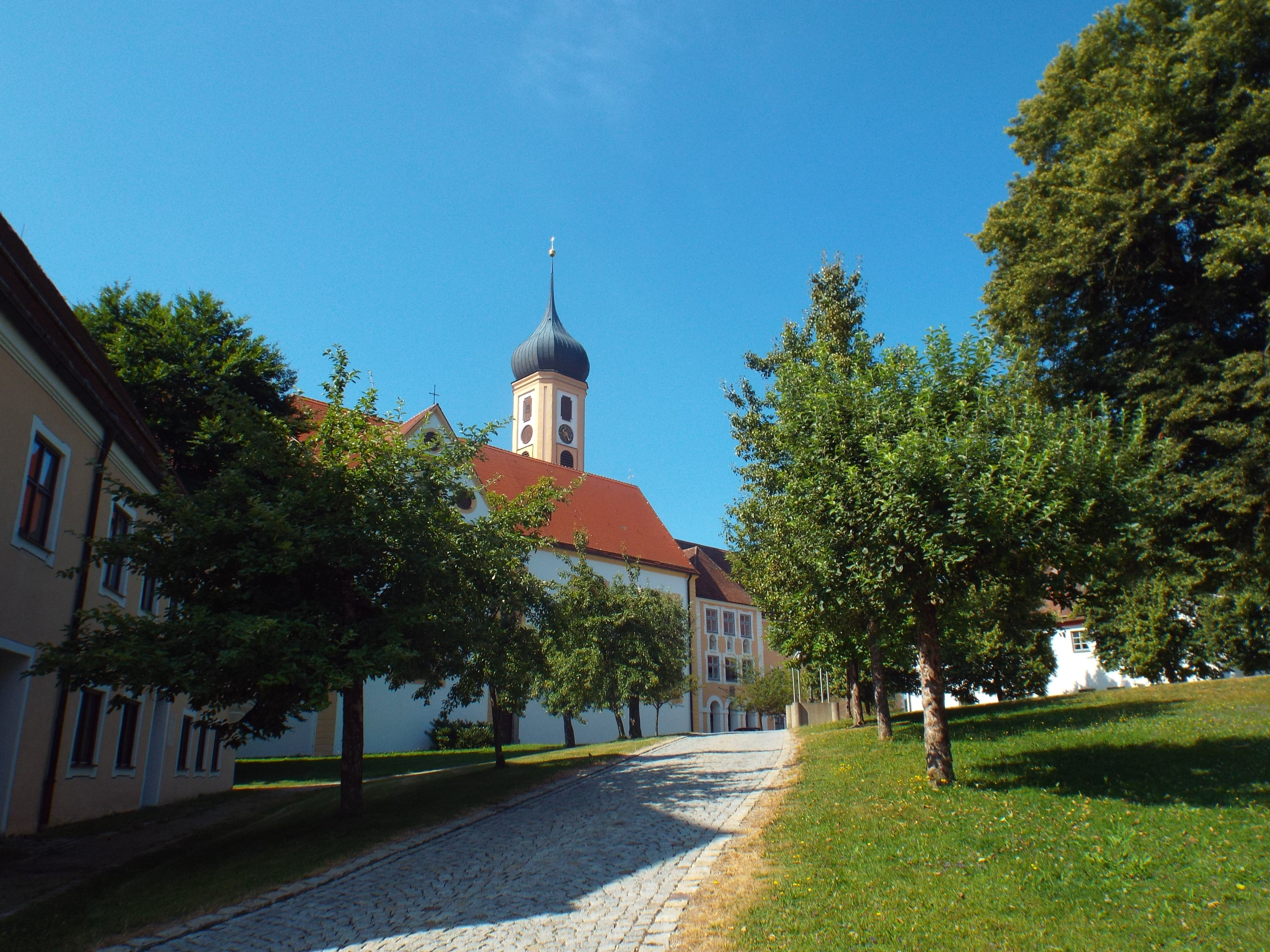 clear sky, no people, church, place of worship, cistercian nunnery, outdoors, oberschönenfeld, monastery, sky, sunlight, 4K, tree, building, building exterior, HD Wallpaper