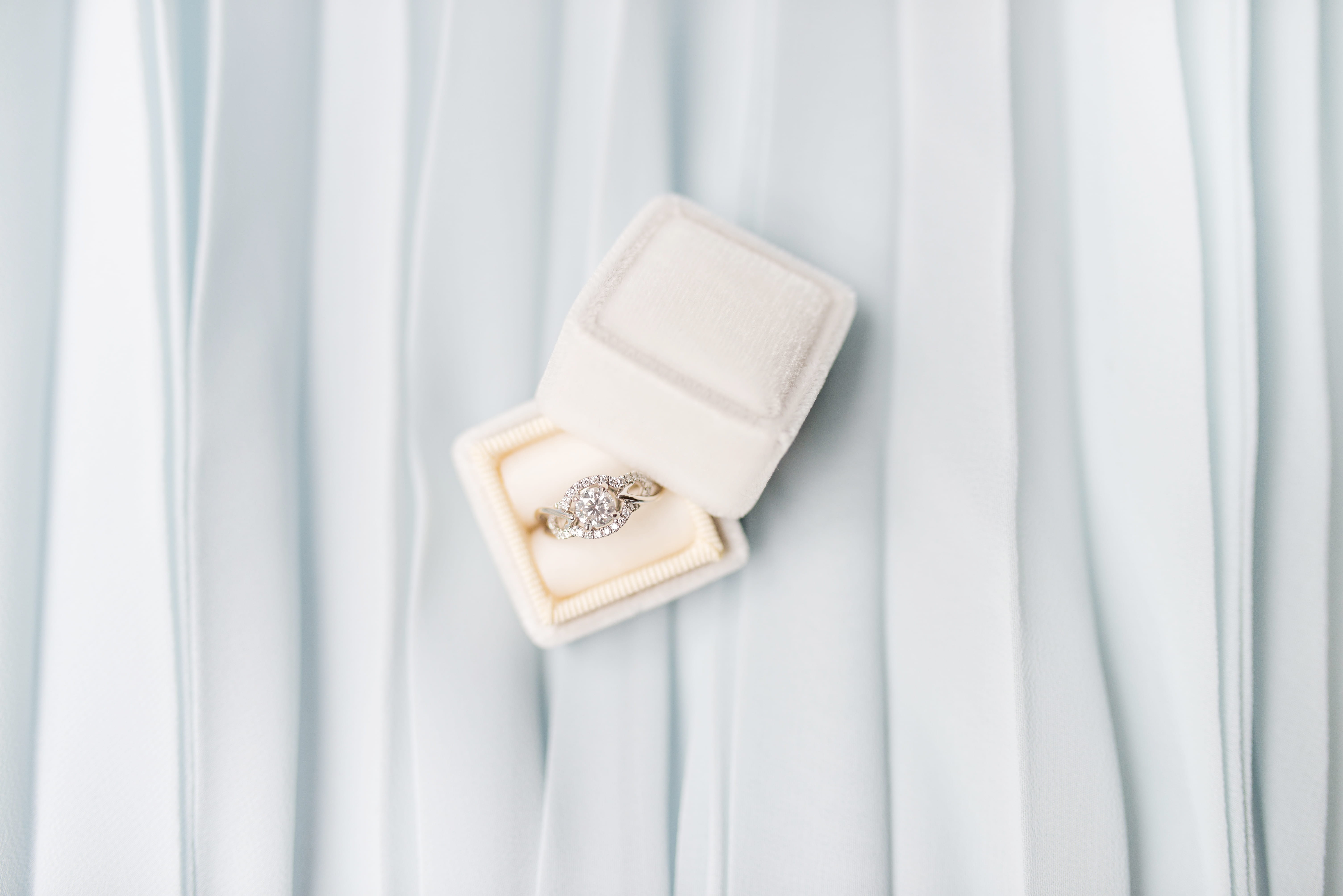 engagement ring, home interior, jewelry box, close-up, pattern, ring, white color, no people, selective focus, blue, luxury, high angle view, studio shot, HD Wallpaper
